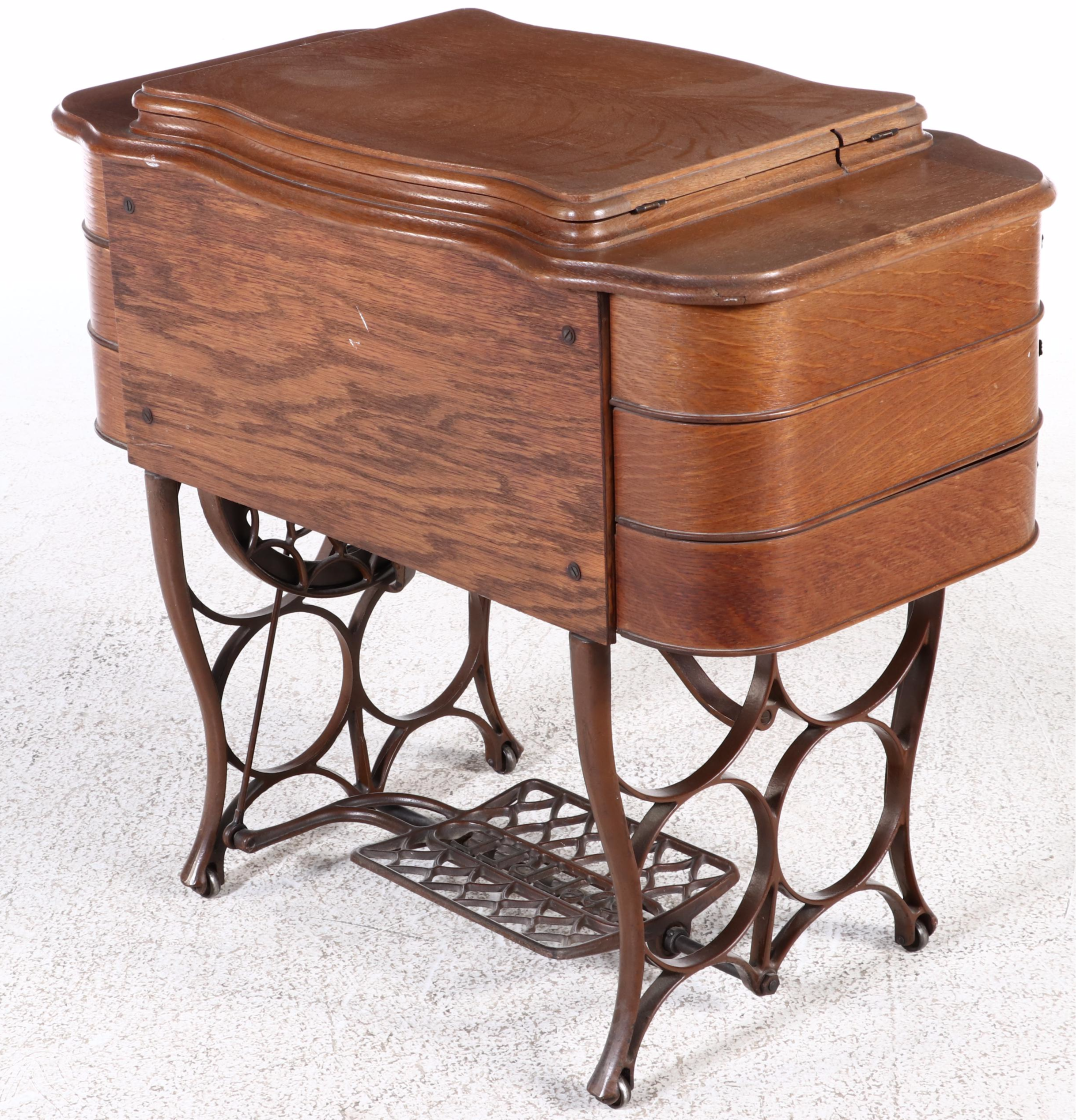 The Free Sewing Machine Co. "No. 5" Manual Sewing Machine, Early 20th C.