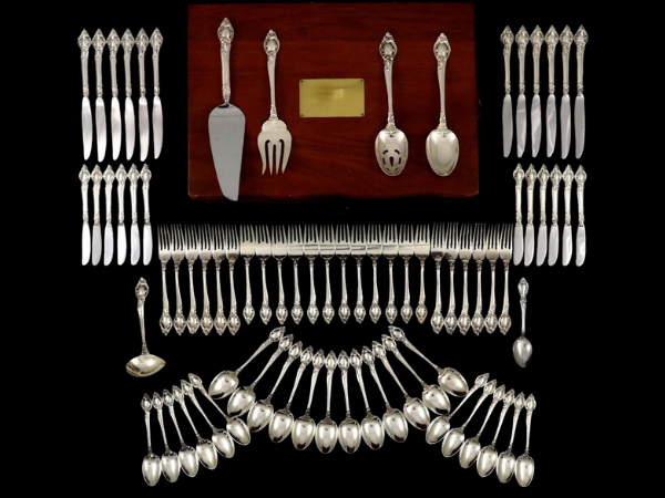 Traditional Art, Furniture, Jewelry & Décor