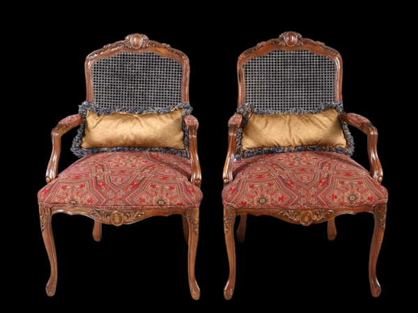 Traditional Home Furnishings, Décor & Jewelry