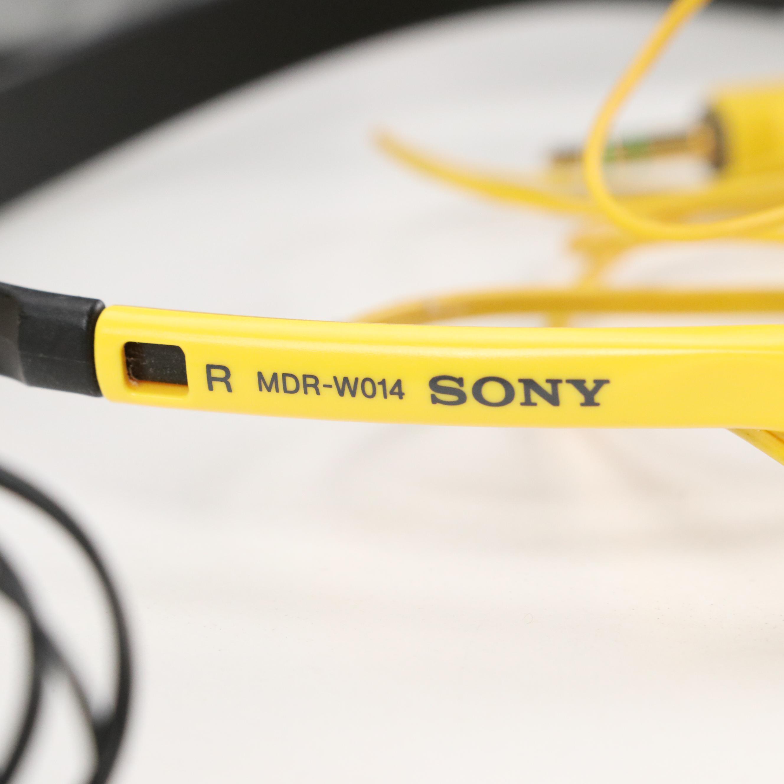 Sony FM/AM Sports Walkman with CD Player, Headphones and Mio Pup Toy