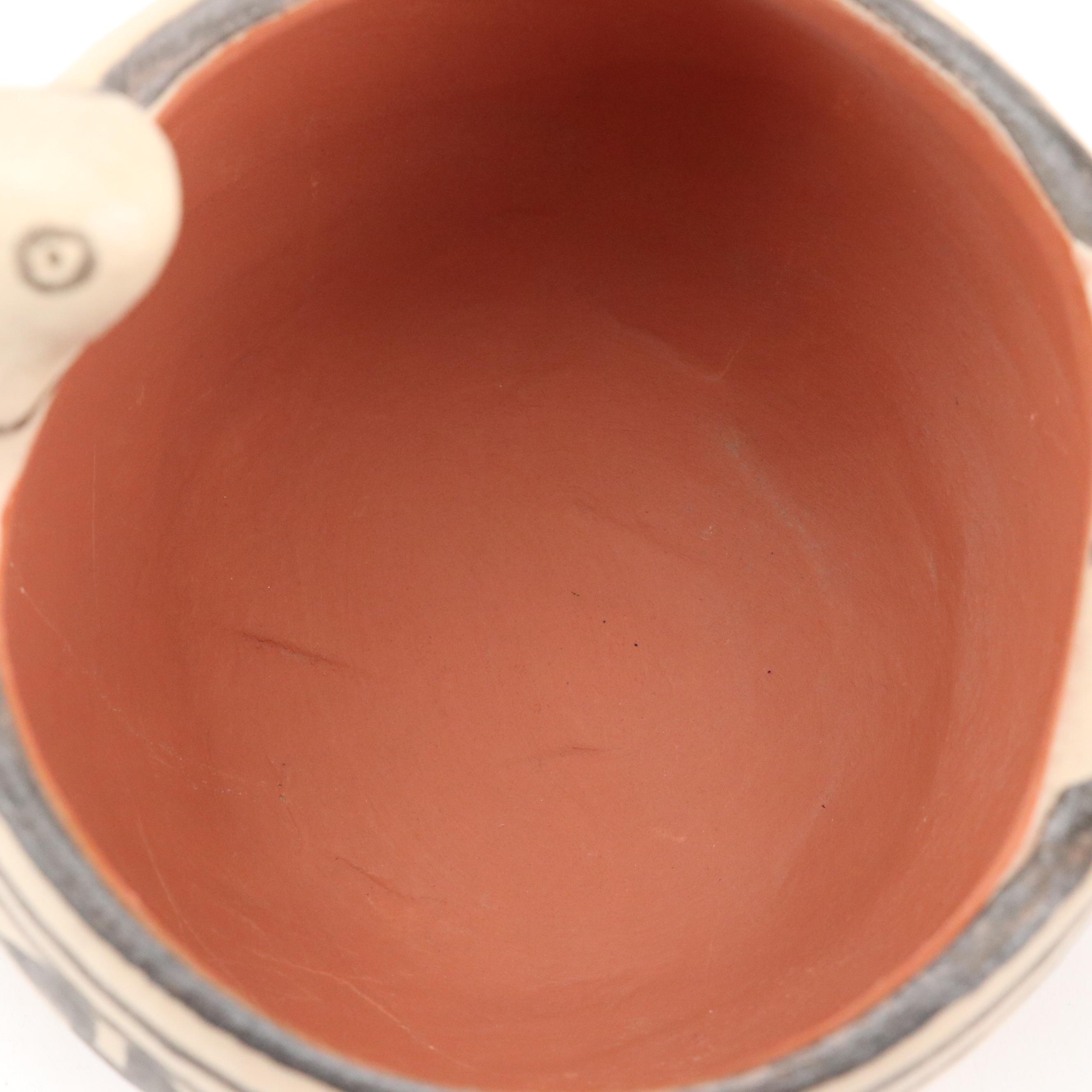 Ione Coriz Santo Domingo Pueblo Pottery Bird Pot