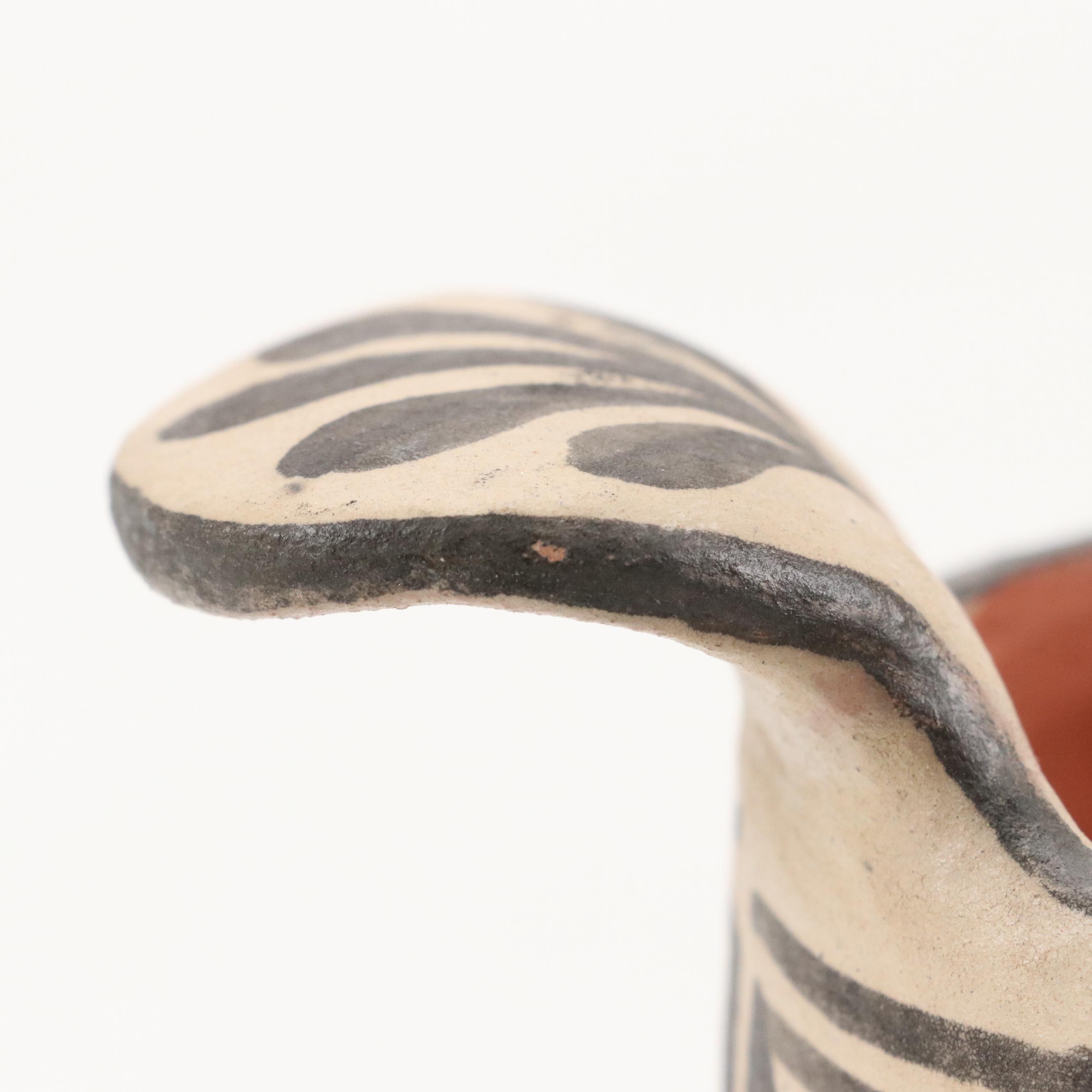 Ione Coriz Santo Domingo Pueblo Pottery Bird Pot