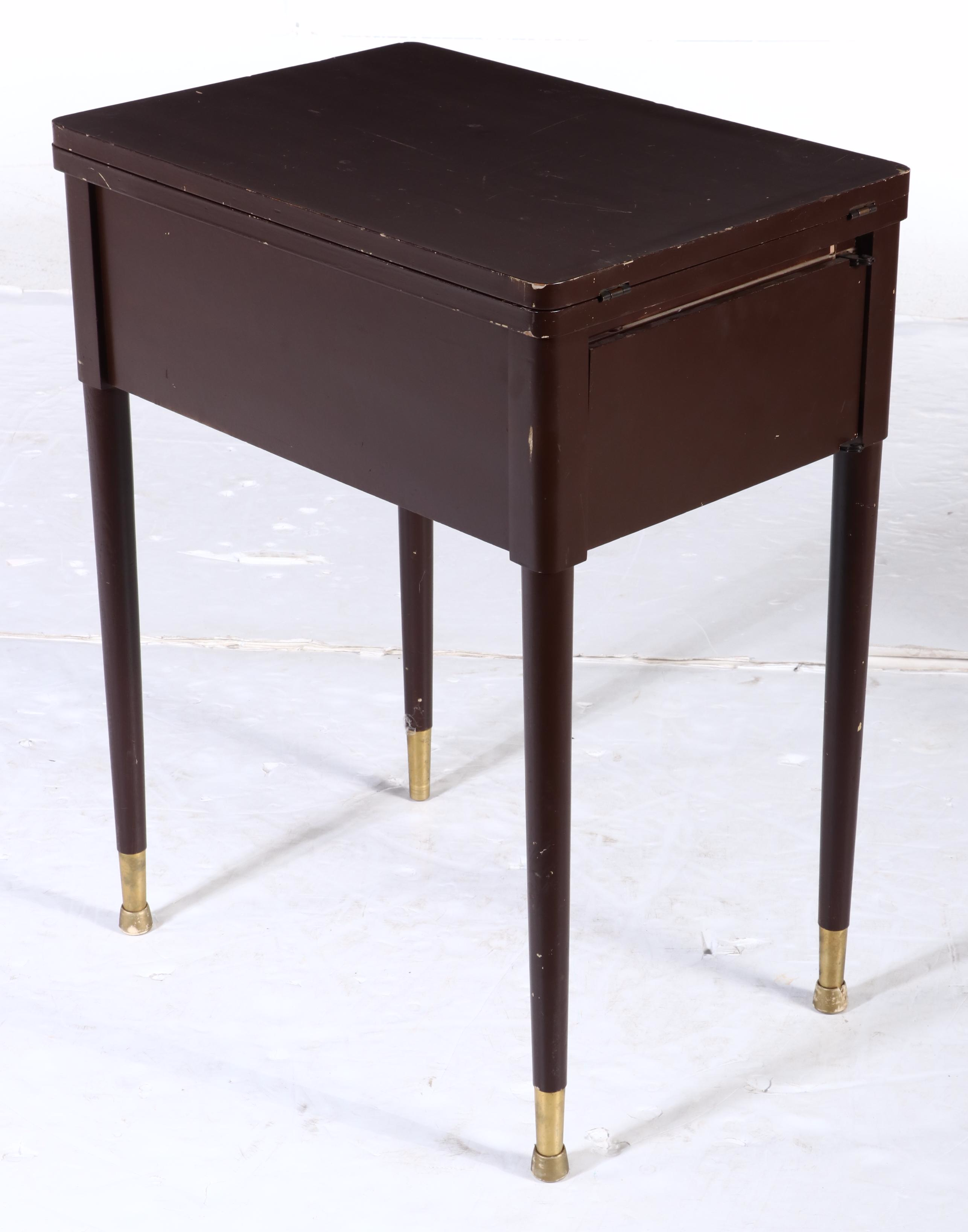 Singer Slant-O-Matic Model 401A Sewing Machine Wood Sewing Table, Mid-20th C.