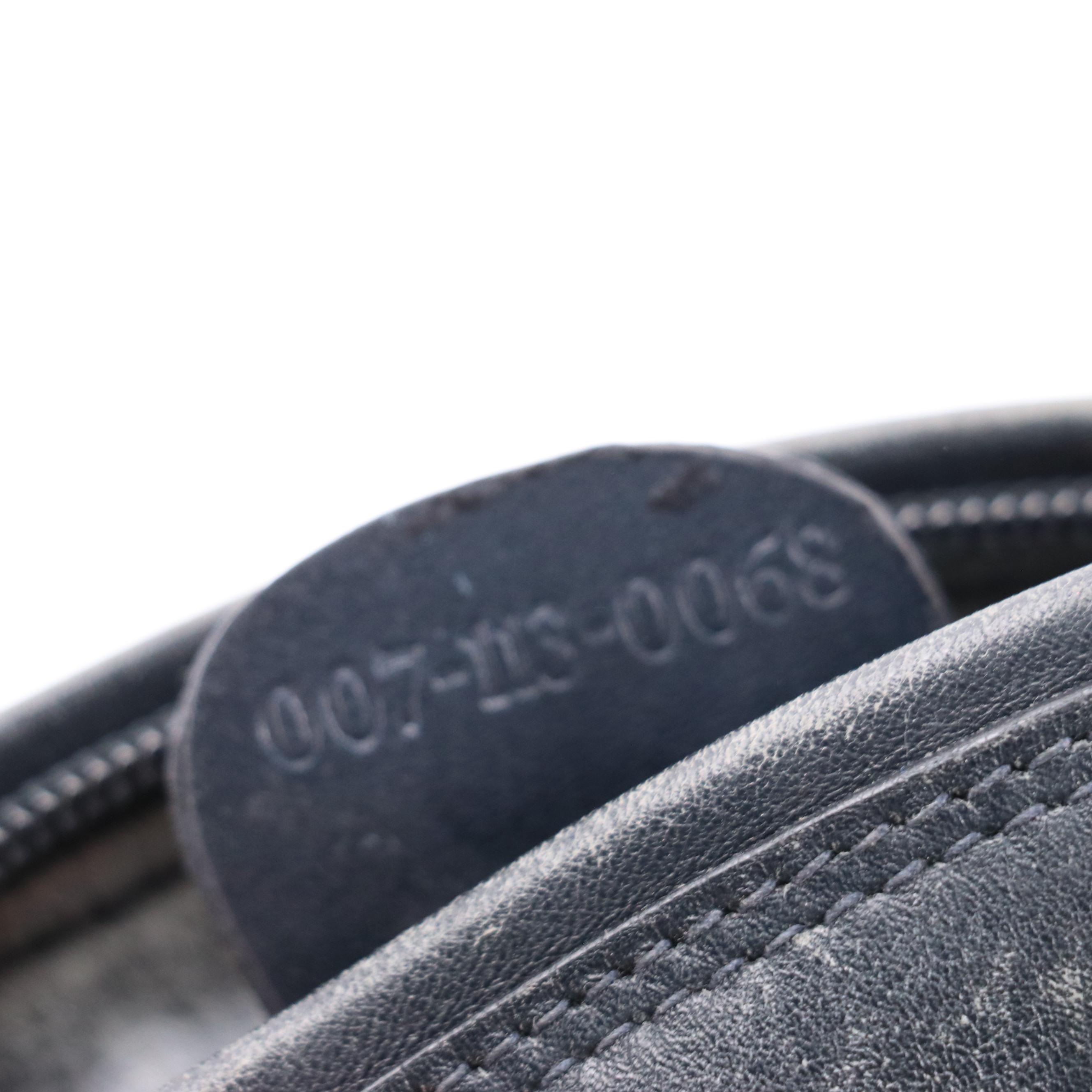 Gucci Vintage Zippered Crossbody Bag in Micro GG Supreme Canvas and Navy Leather