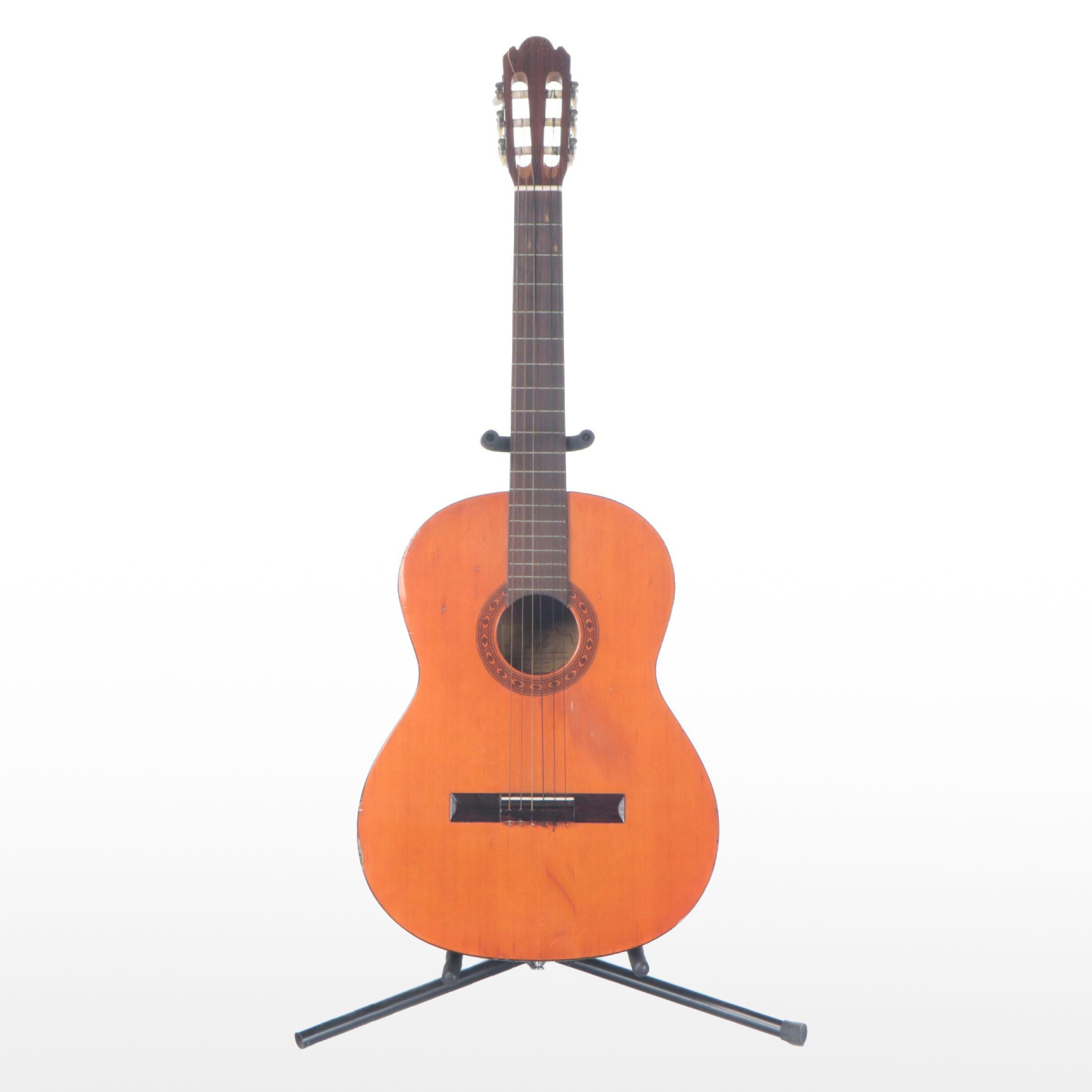 Lyle C-610 Right-Handed Classical Acoustic Guitar