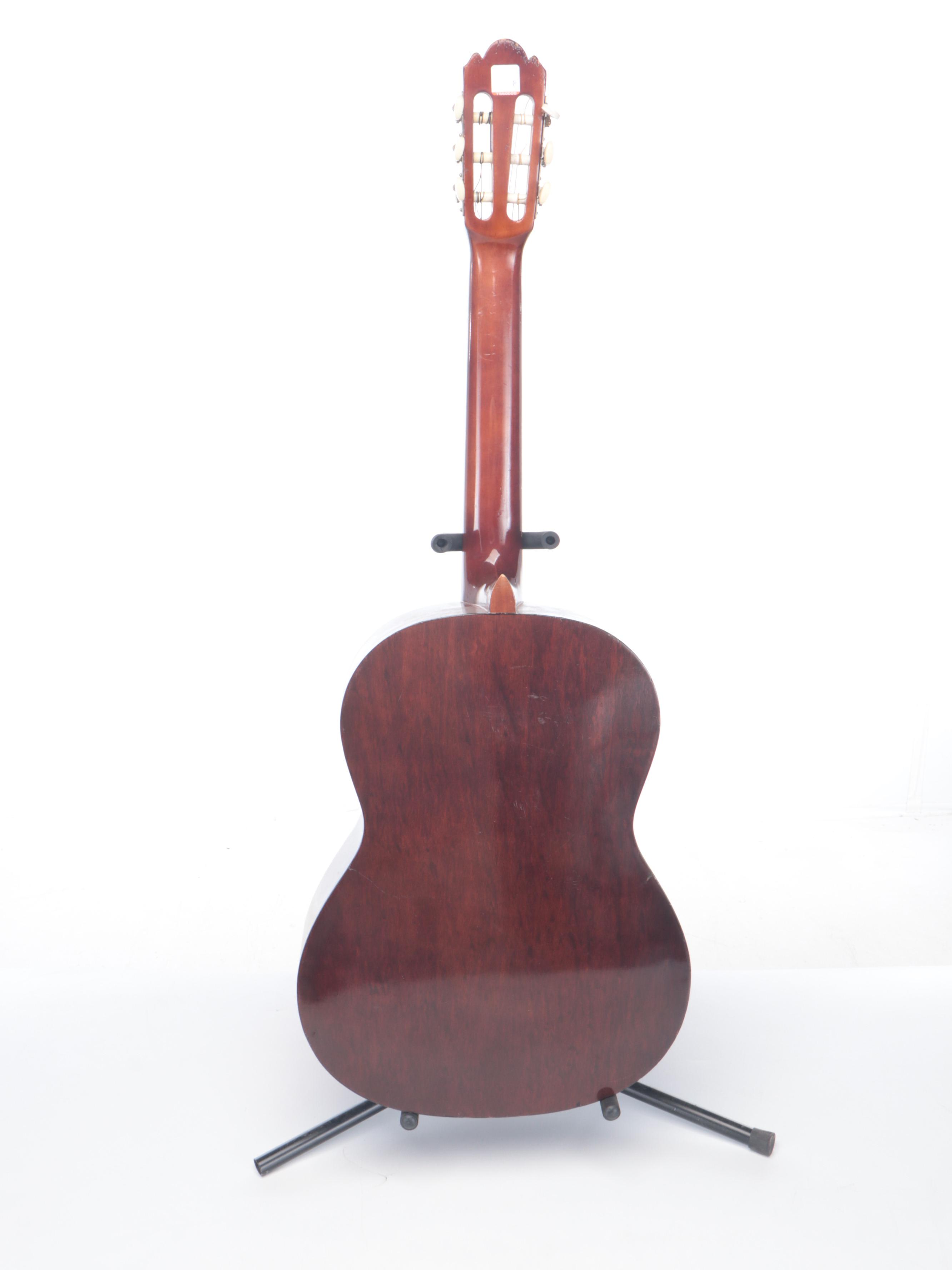 Lyle C-610 Right-Handed Classical Acoustic Guitar