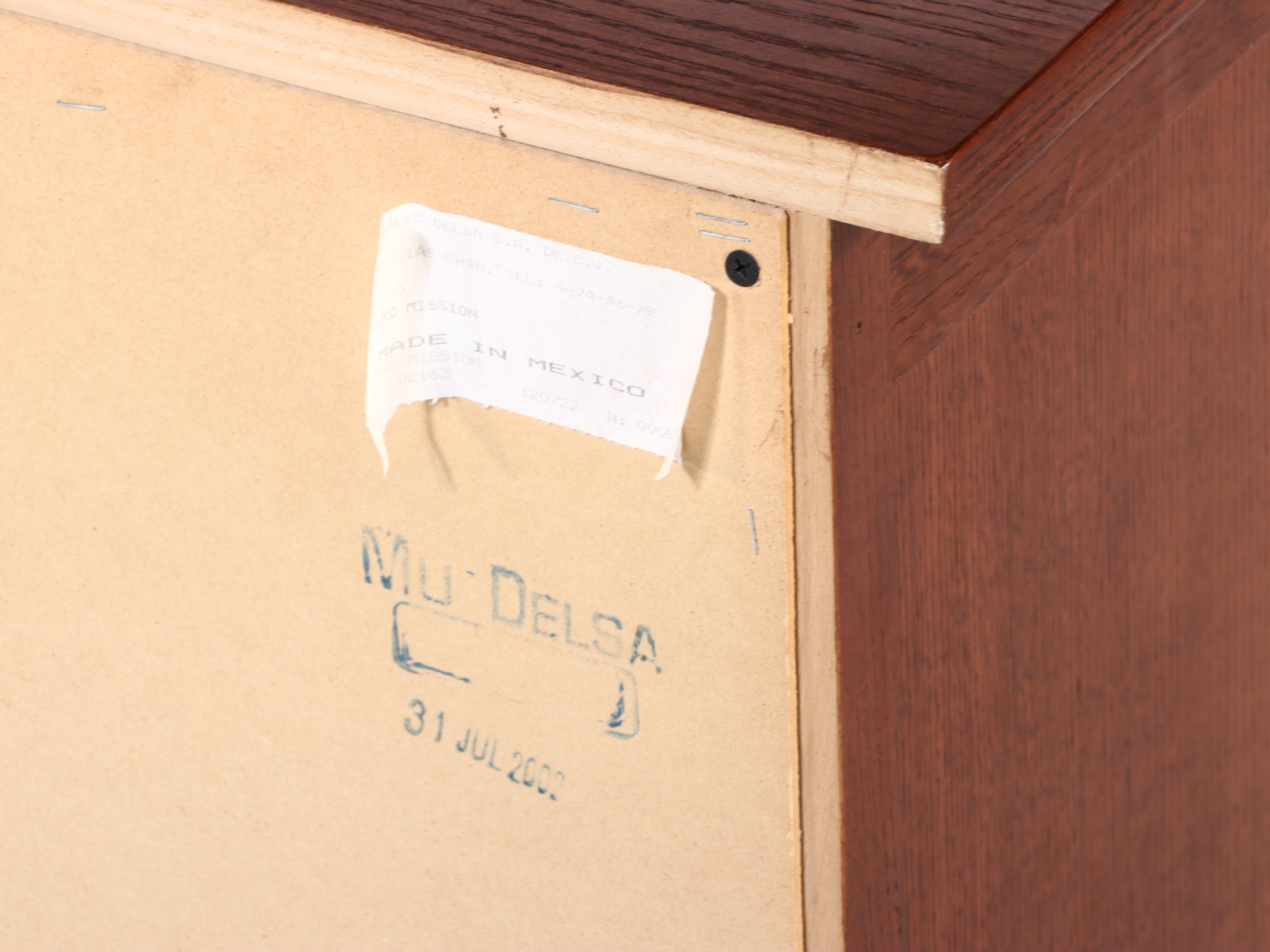 Pair of Delsa Muebles Mission Style Oak Veneer Three-Drawer Nightstands