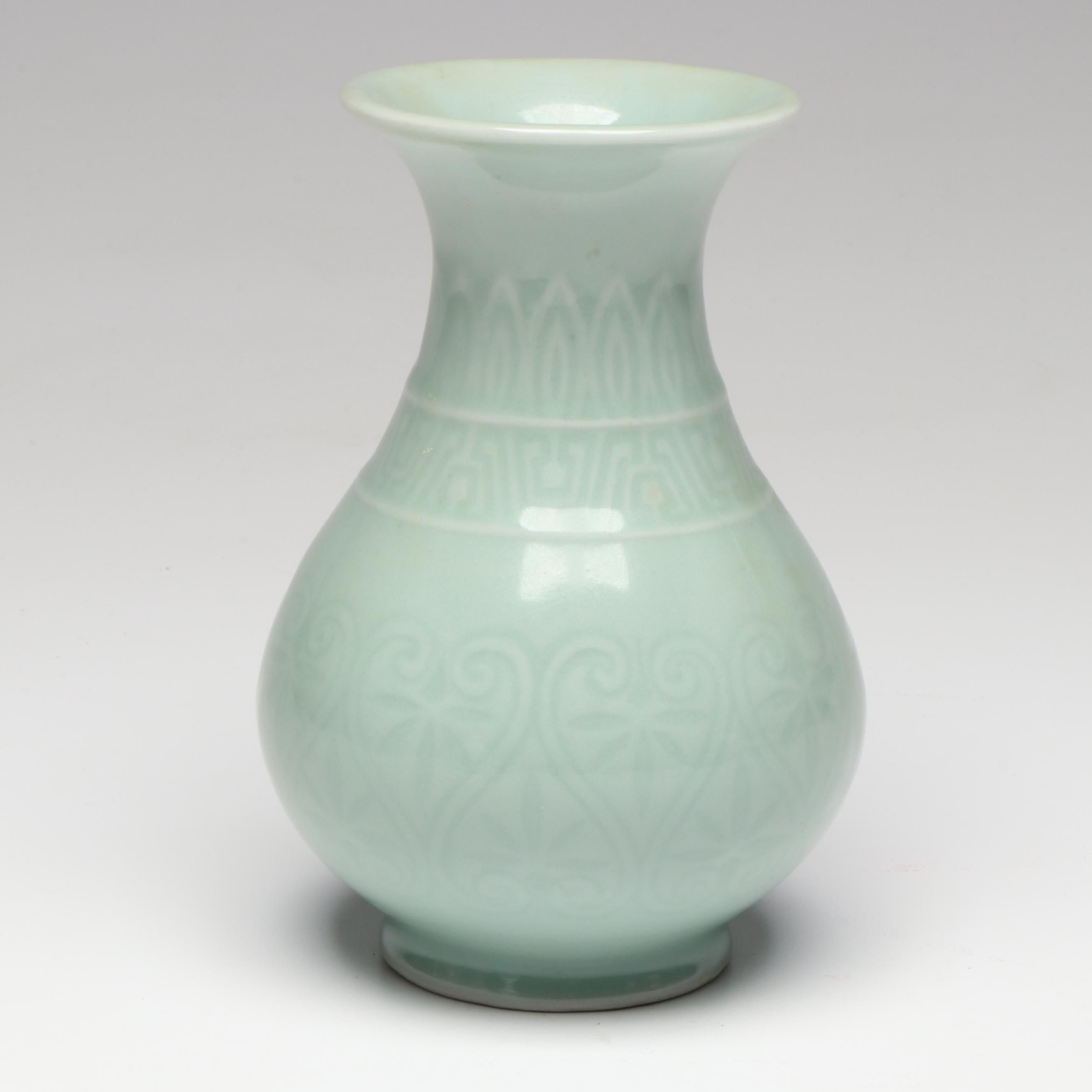 Chinese Porcelain Ginger Jar with Celadon Glazed Porcelain Vase