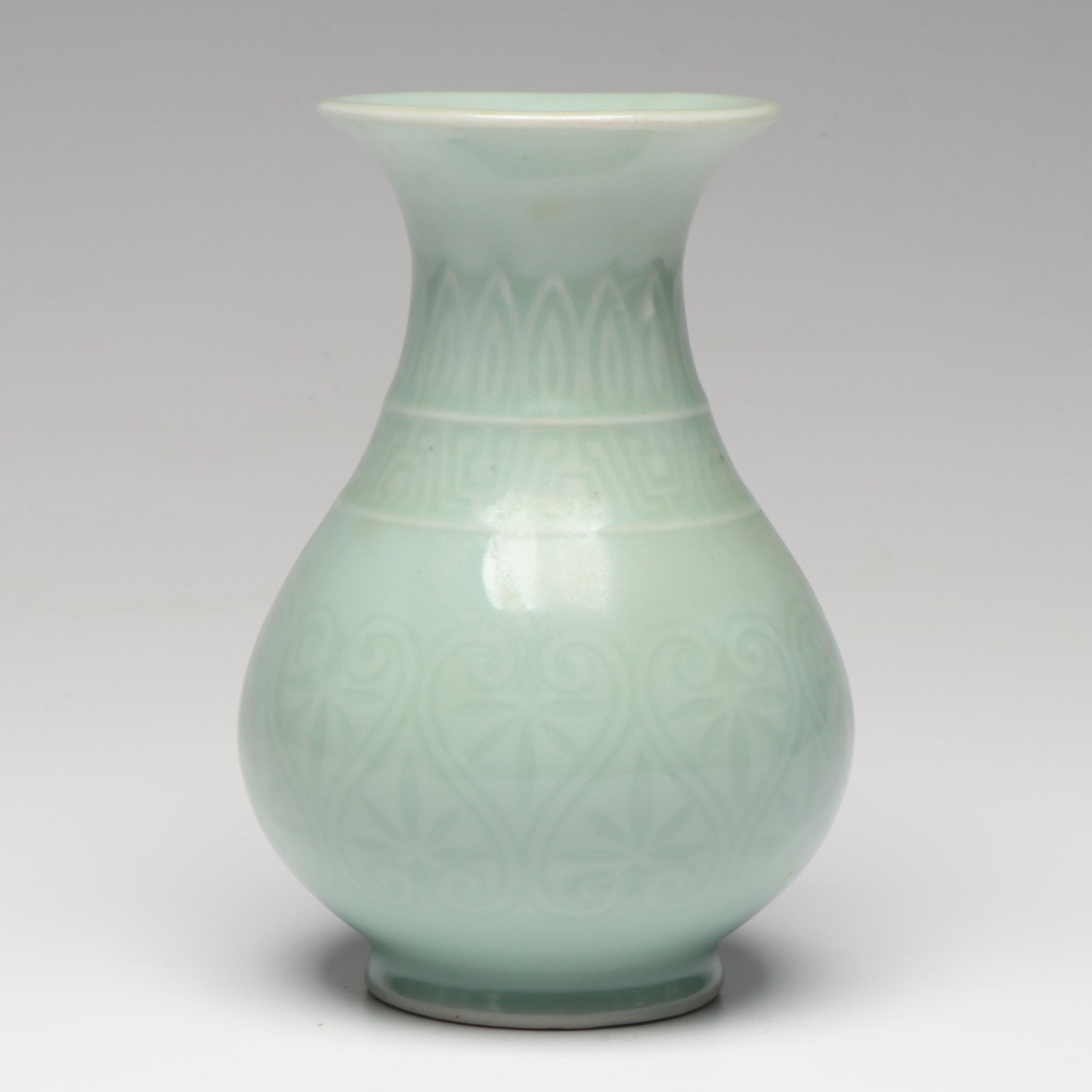 Chinese Porcelain Ginger Jar with Celadon Glazed Porcelain Vase
