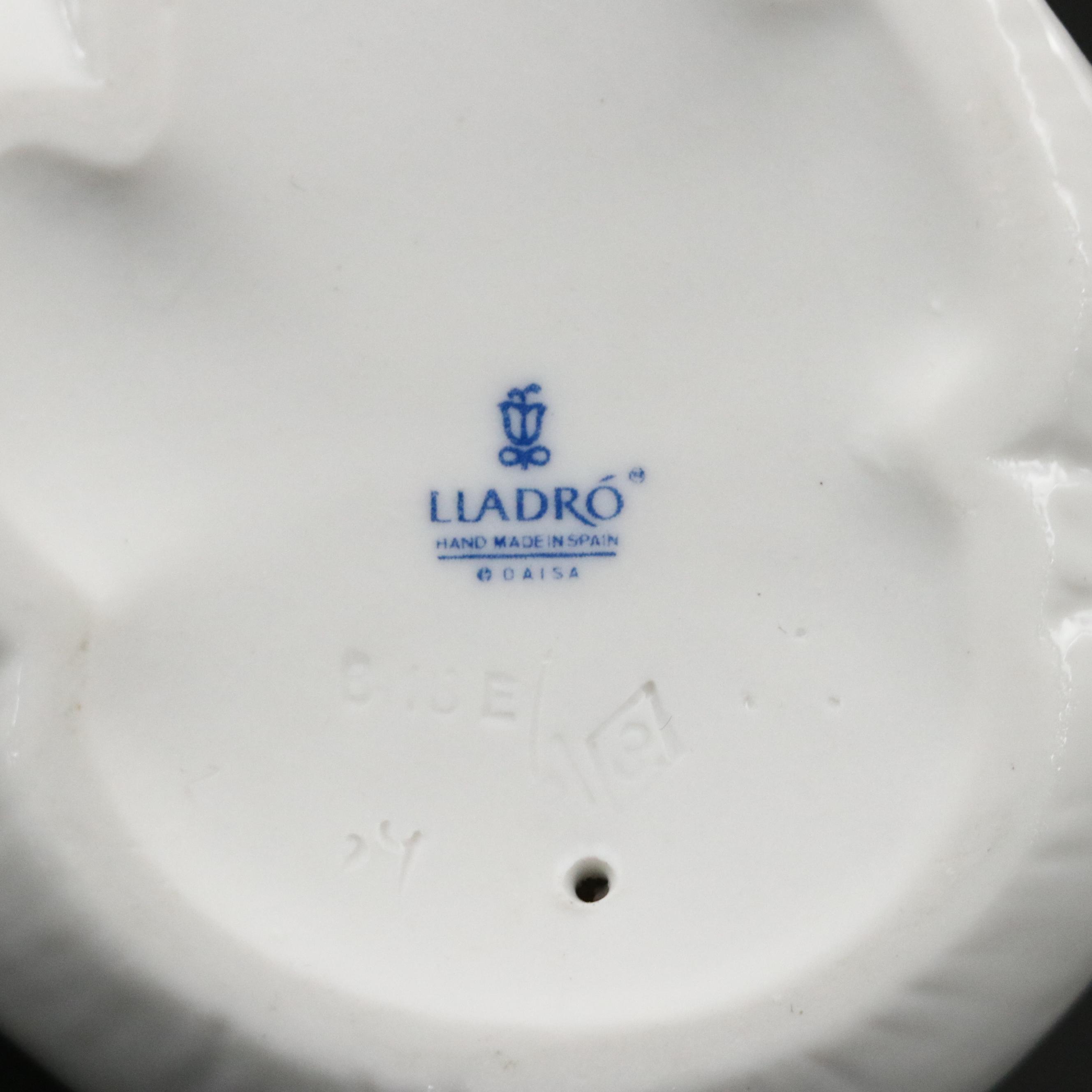 Lladró "Seated Polar Bear" Porcelain Figurine Designed by Juan Huerta