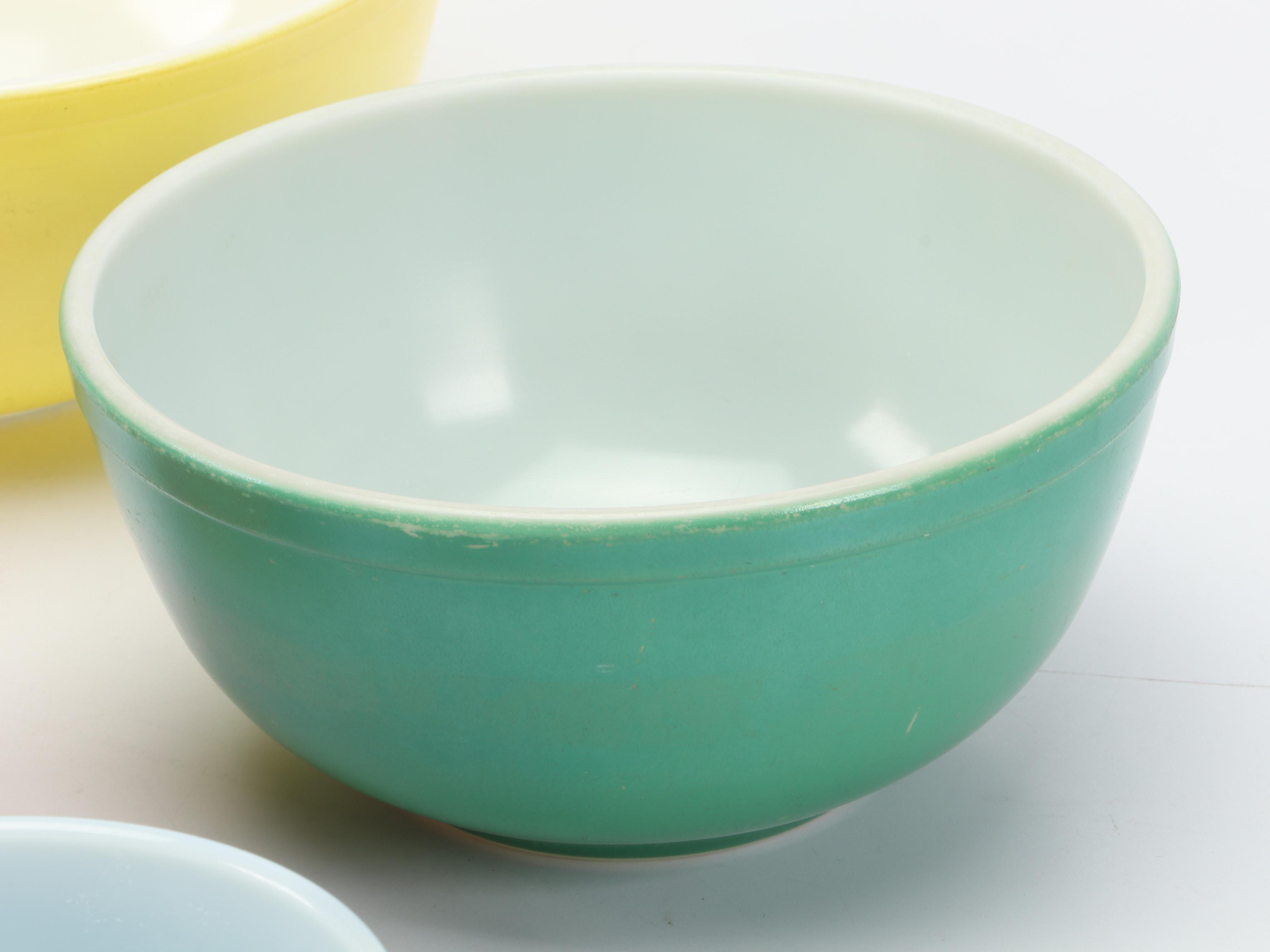 Pyrex "Primary Colors" Glass Mixing Bowls, 1945–1968