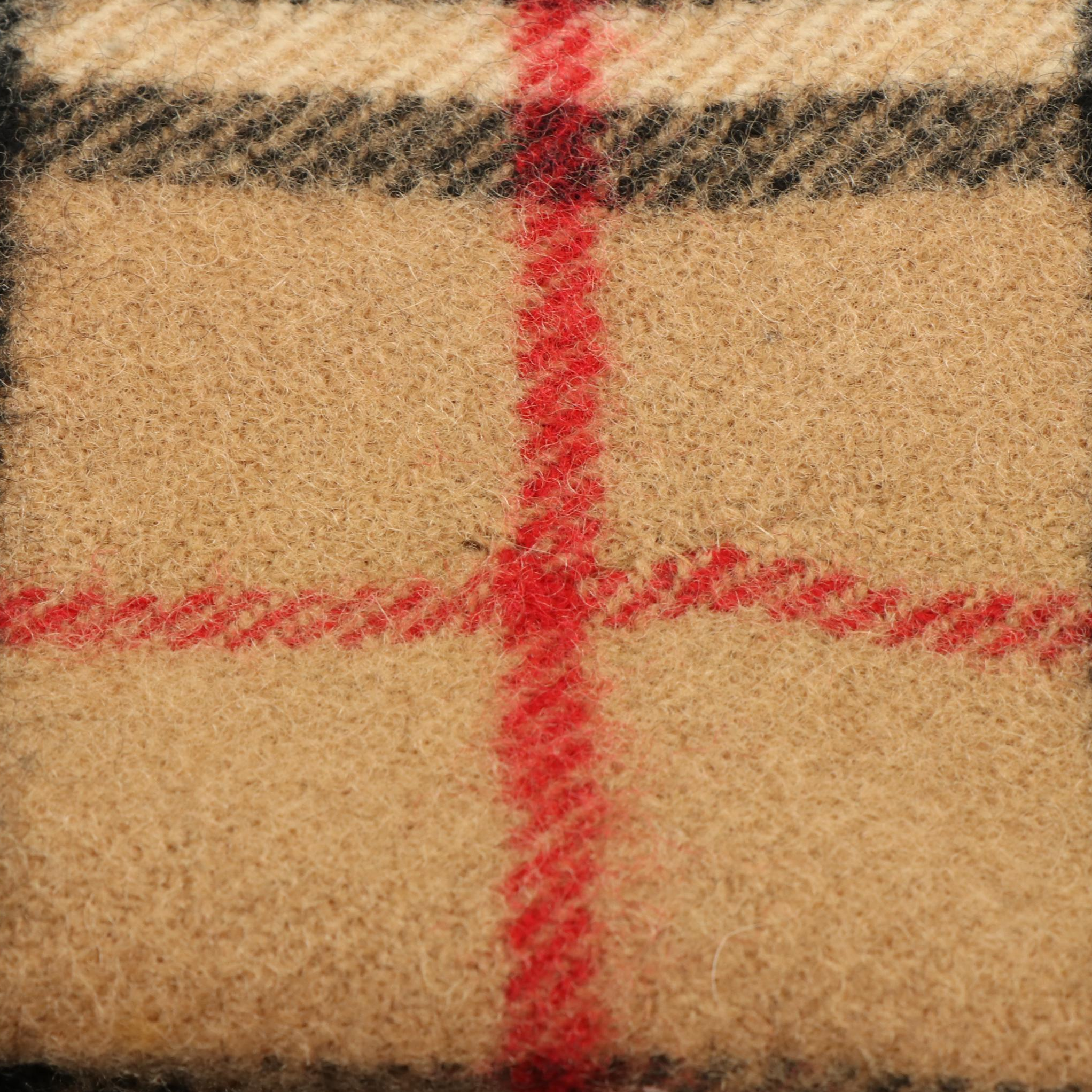 Burberrys Classic Lambswool Scarf in Vintage Check