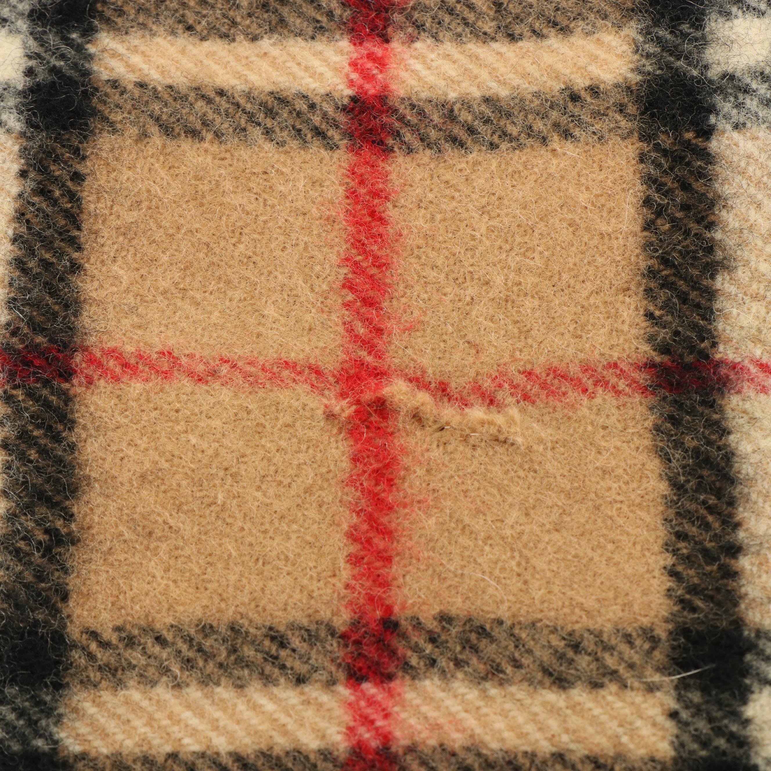 Burberrys Classic Lambswool Scarf in Vintage Check