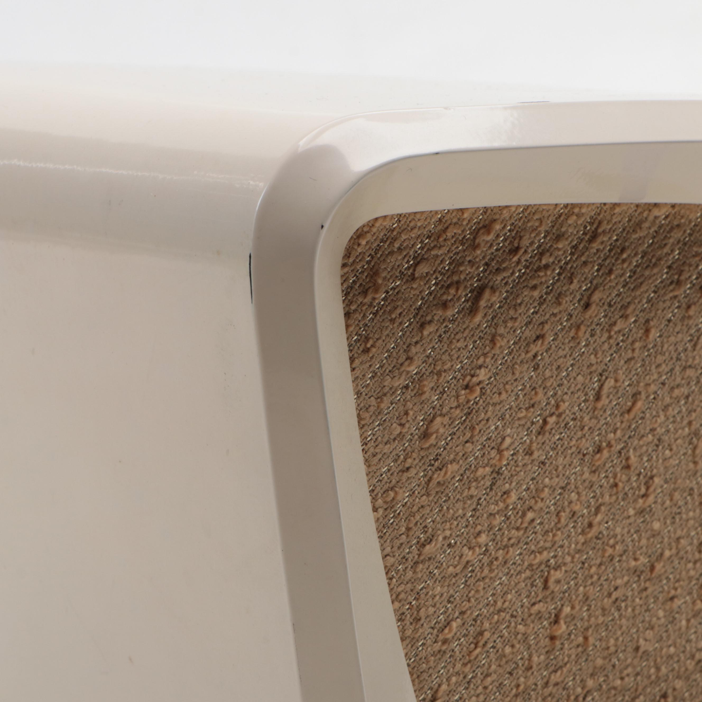 Truetone D2018 Mid Century Modern Radio, c. 1950