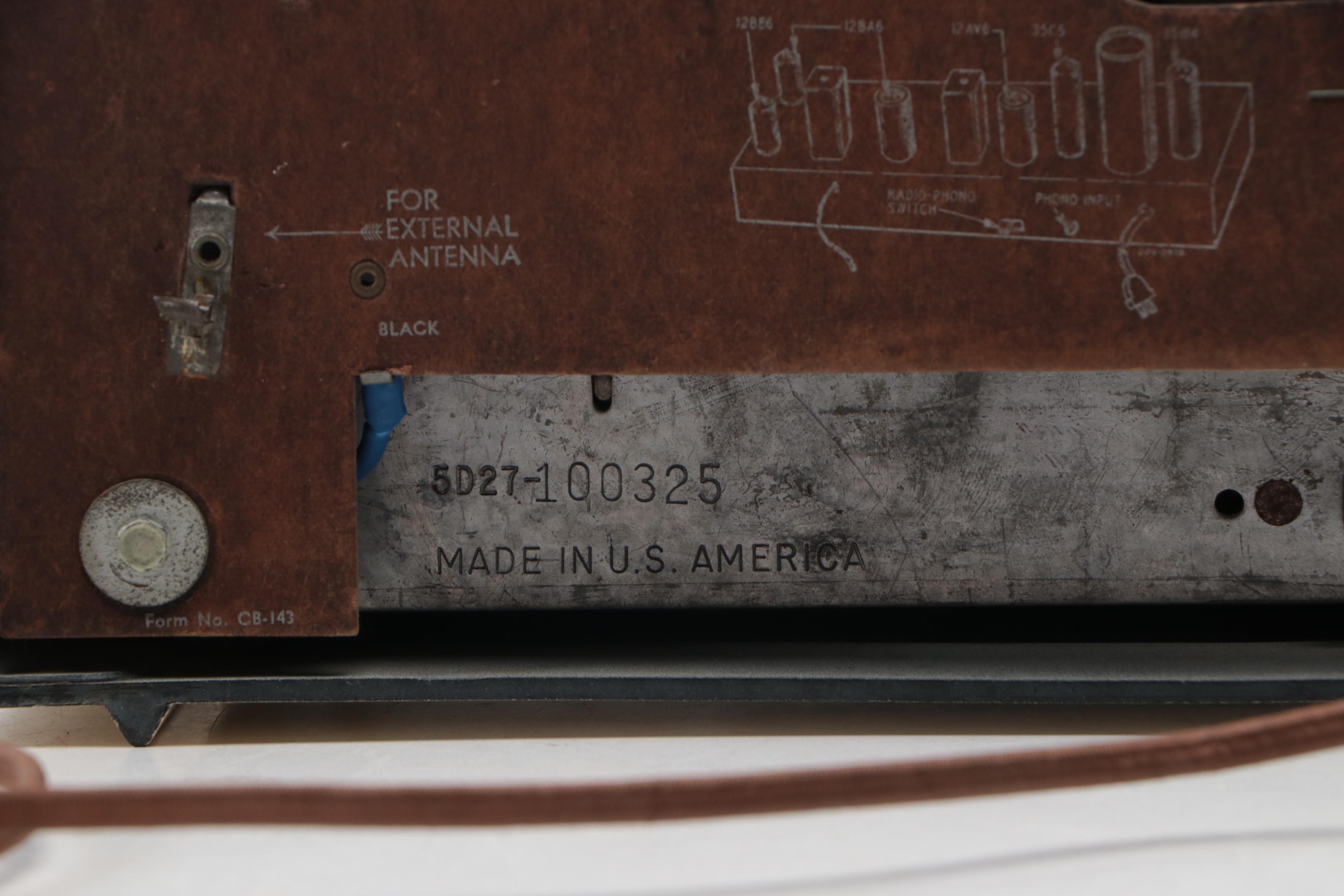 Truetone D2018 Mid Century Modern Radio, c. 1950