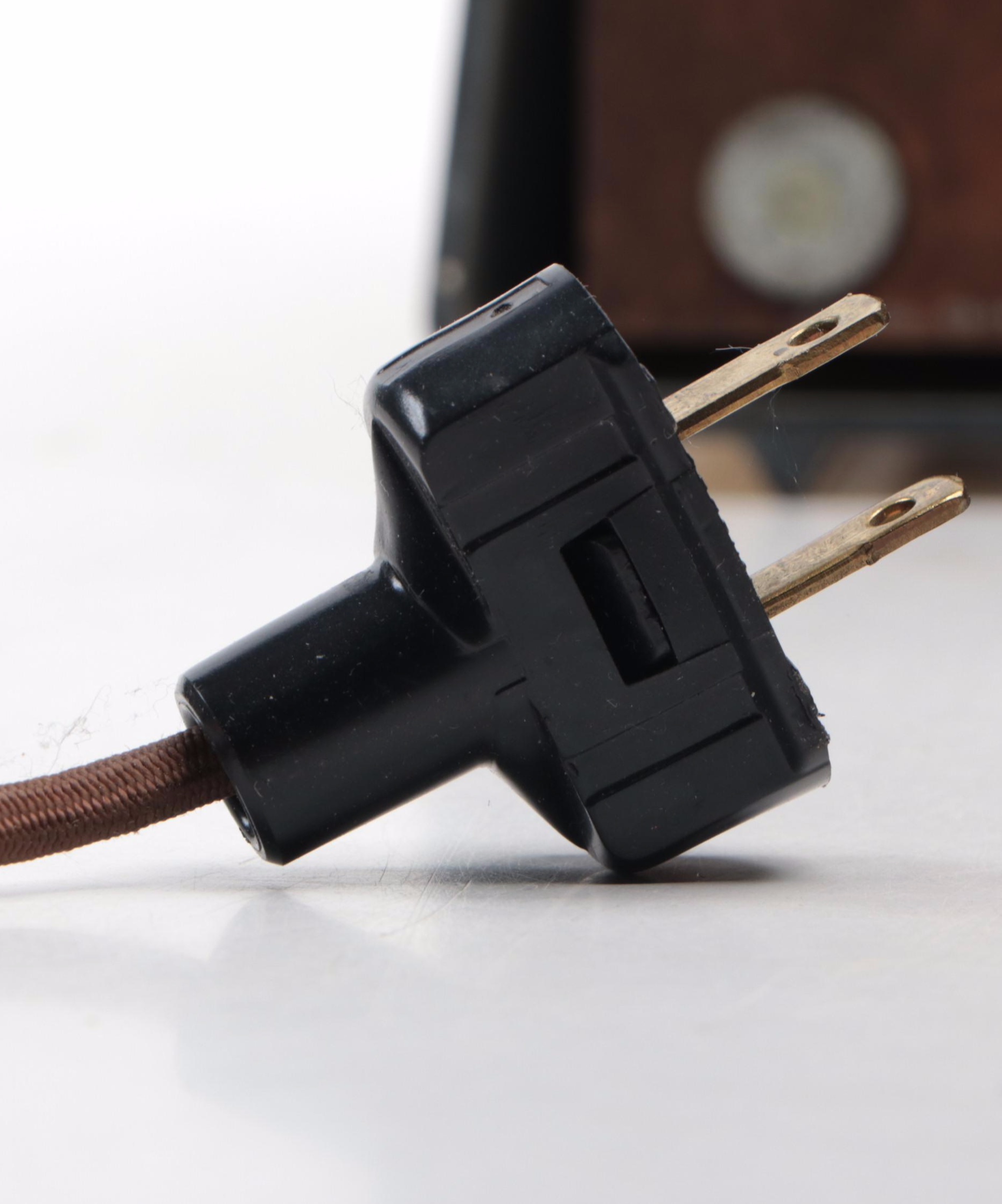 Truetone D2018 Mid Century Modern Radio, c. 1950