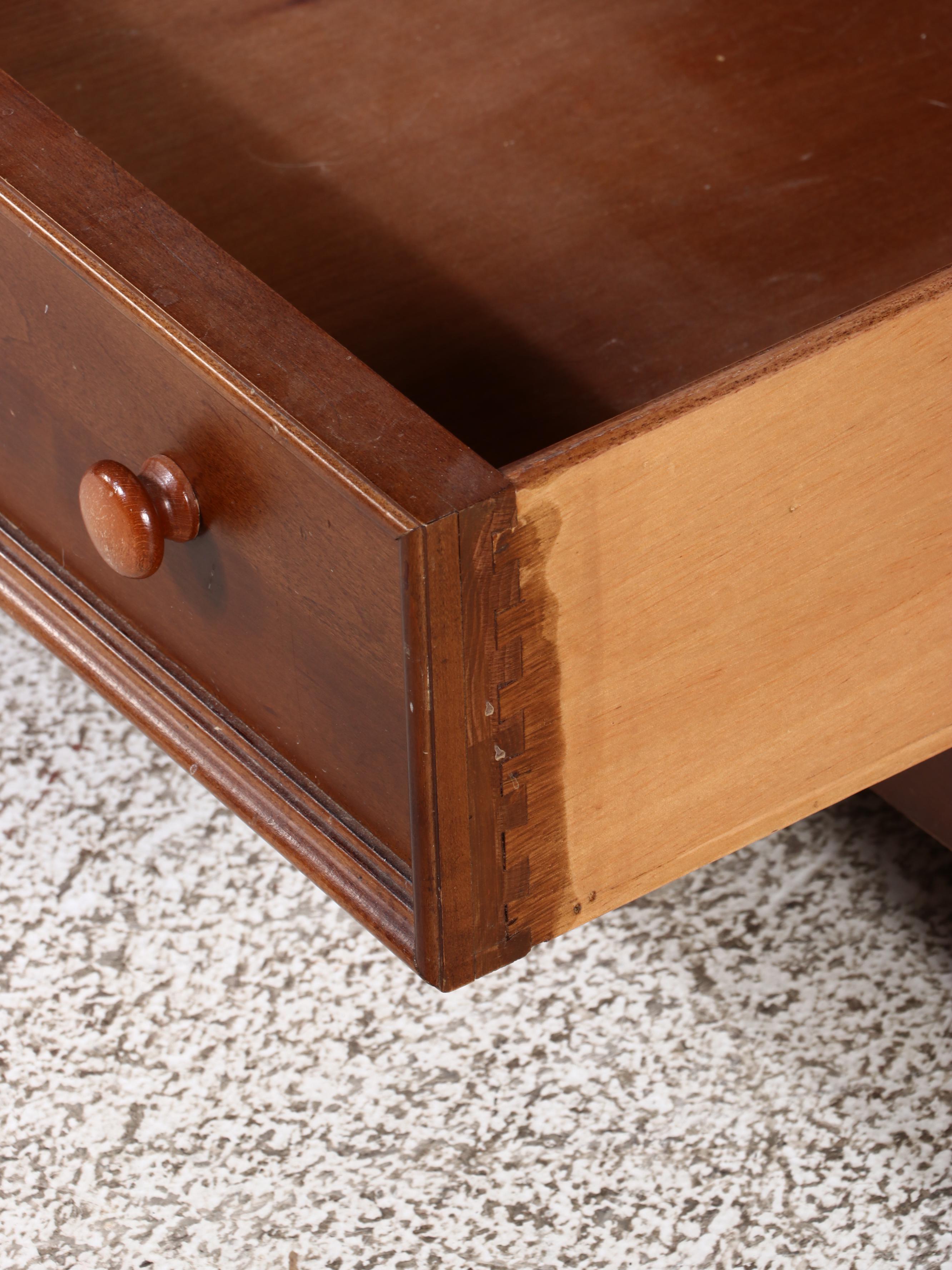 Hammary Federal Style Cherrywood Drop-Leaf Coffee Table