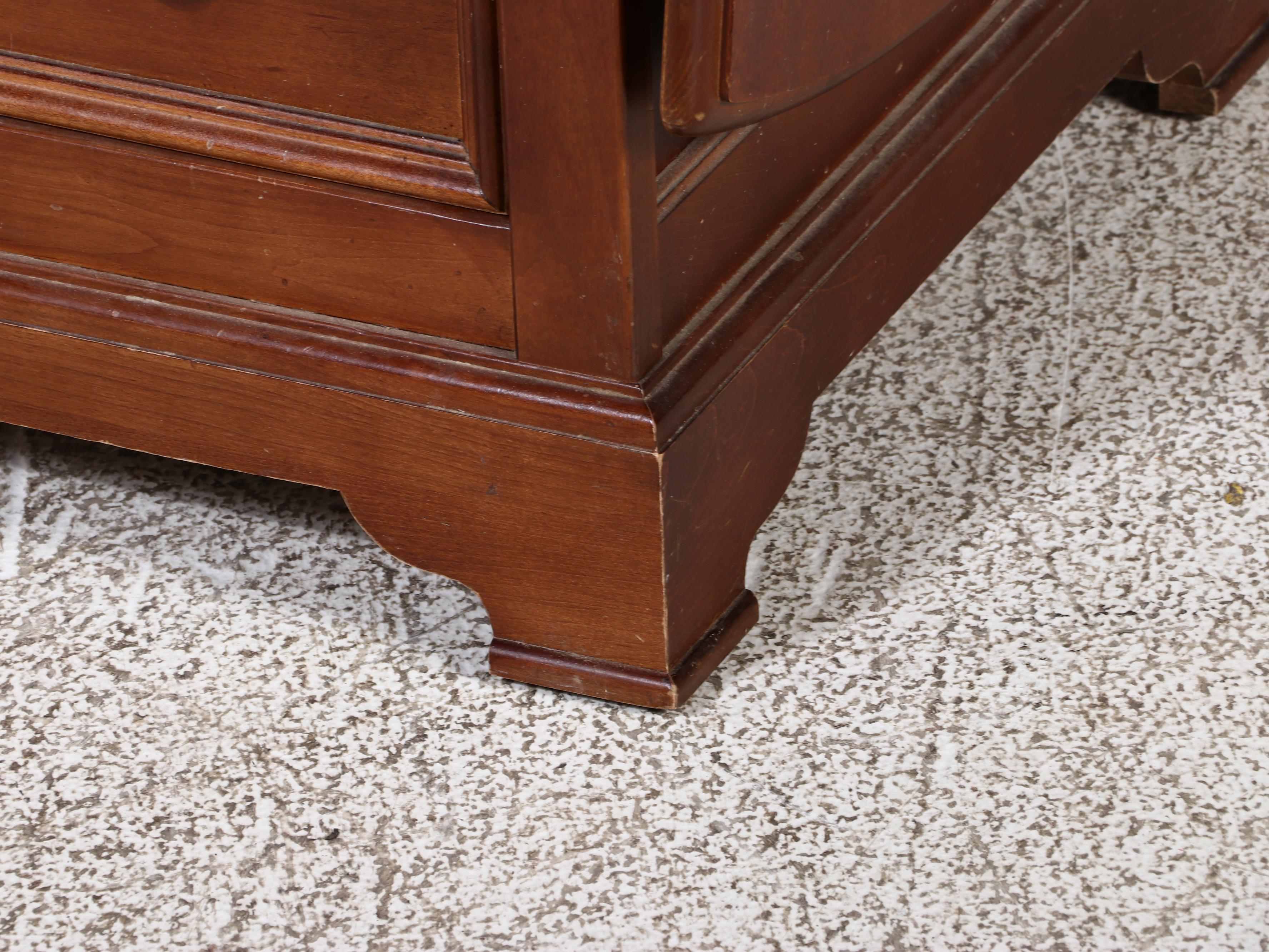 Hammary Federal Style Cherrywood Drop-Leaf Coffee Table