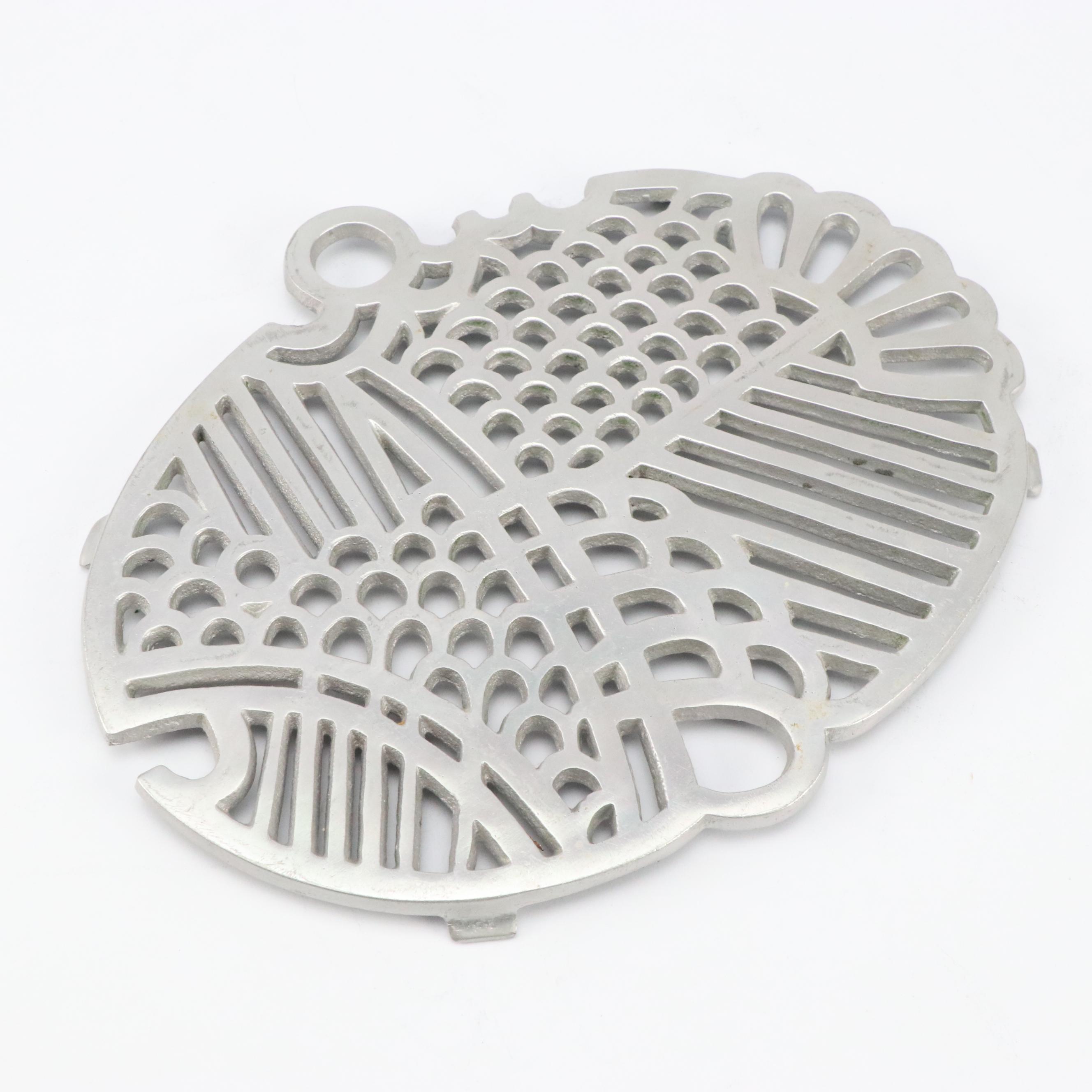 Wagner Ware and Other Aluminum Roasting Pans and Other Trivet