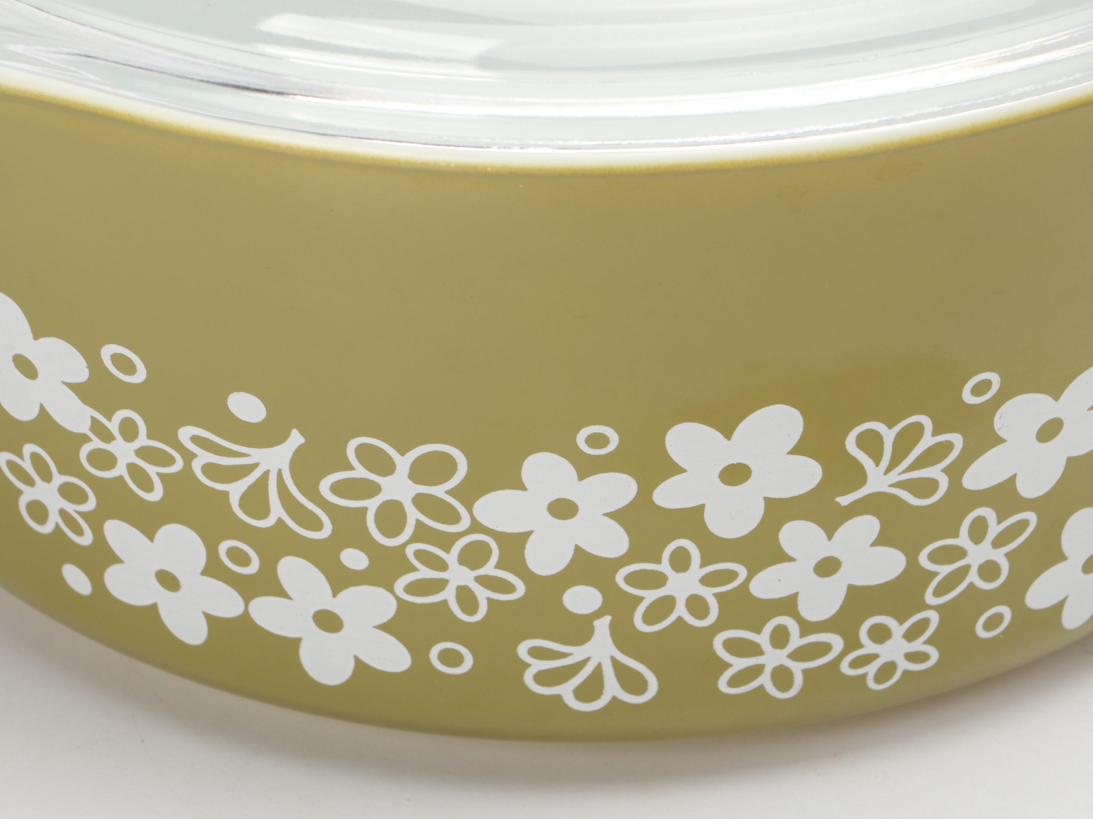 Pyrex "Crazy Daisy" Glass Mixing Bowl and Covered Baking Dishes, 1979-1981
