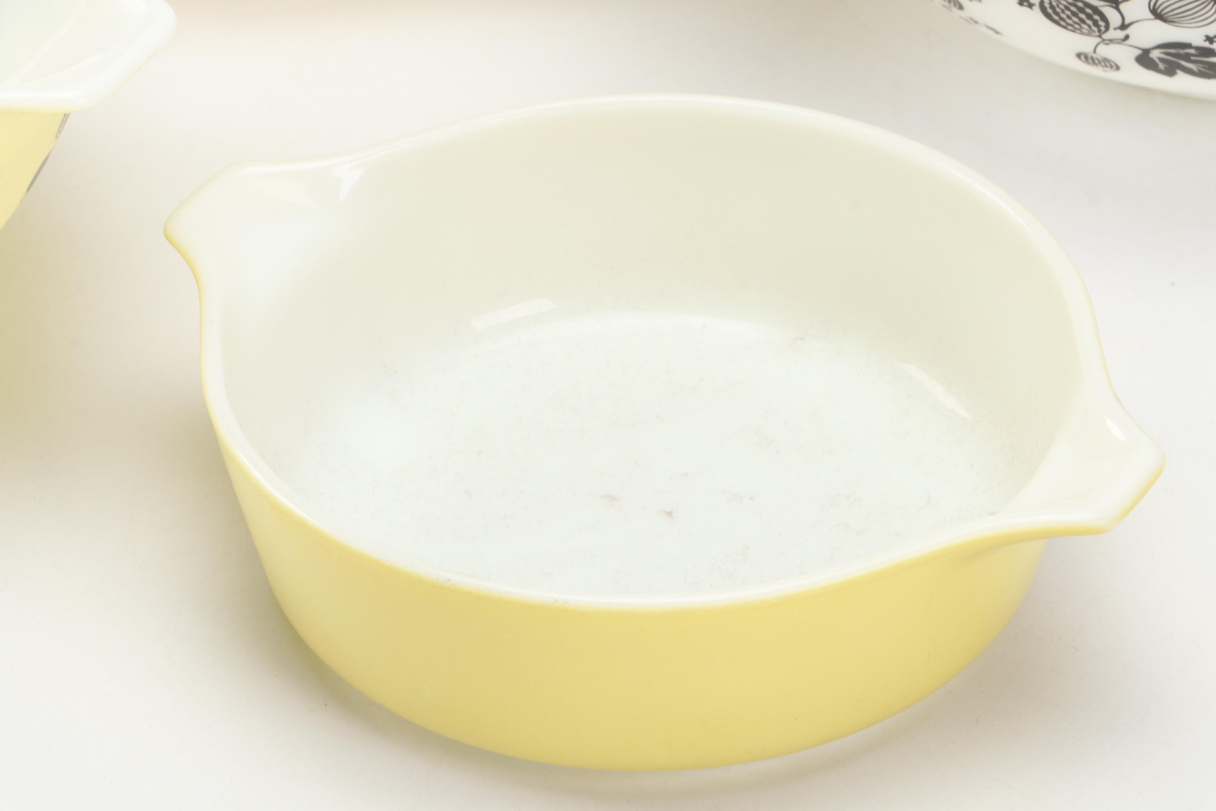 Pyrex "Gooseberry" Glass Mixing Bowls and Rectangular Baking Dish, 1957-1962