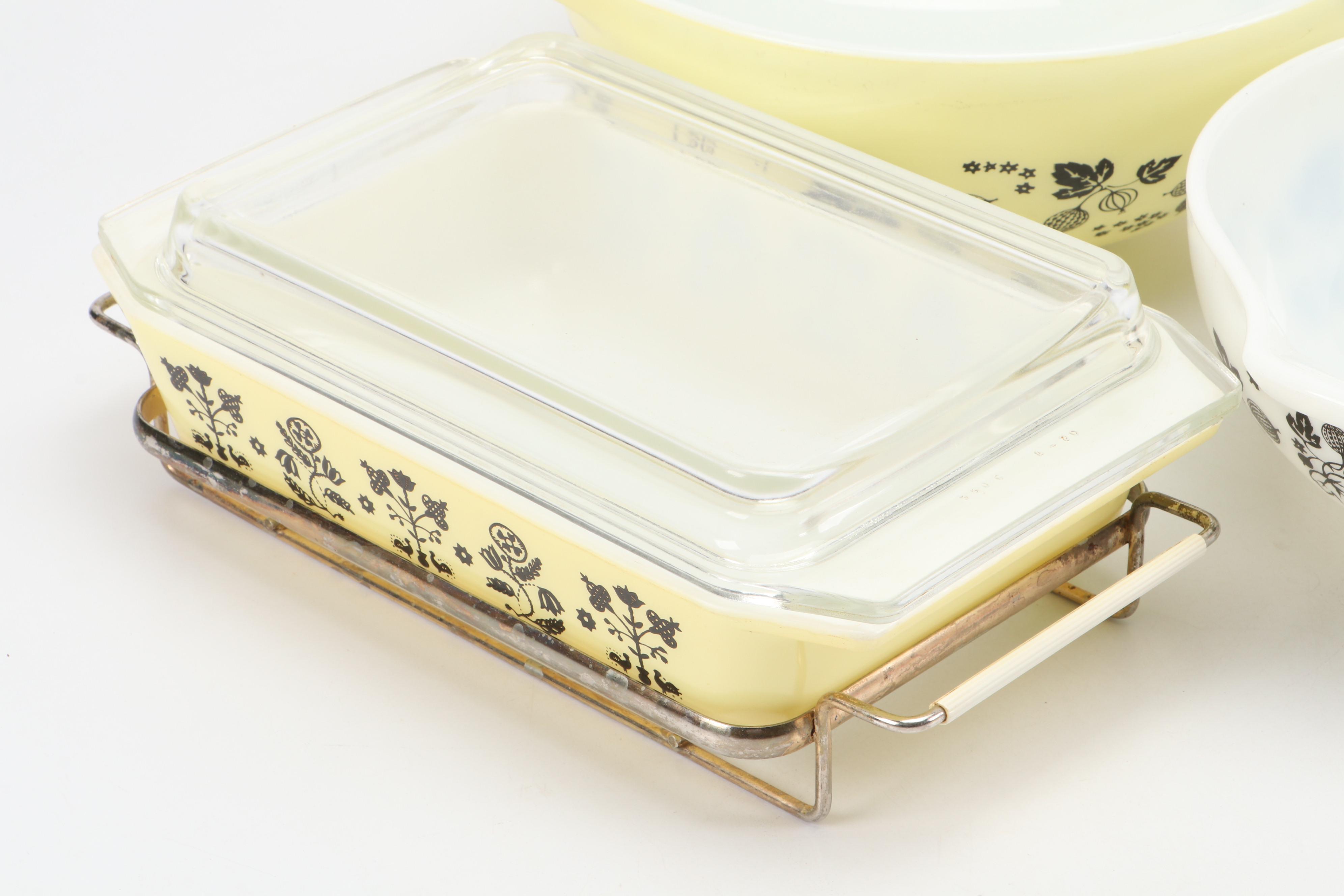 Pyrex "Gooseberry" Glass Mixing Bowls and Rectangular Baking Dish, 1957-1962