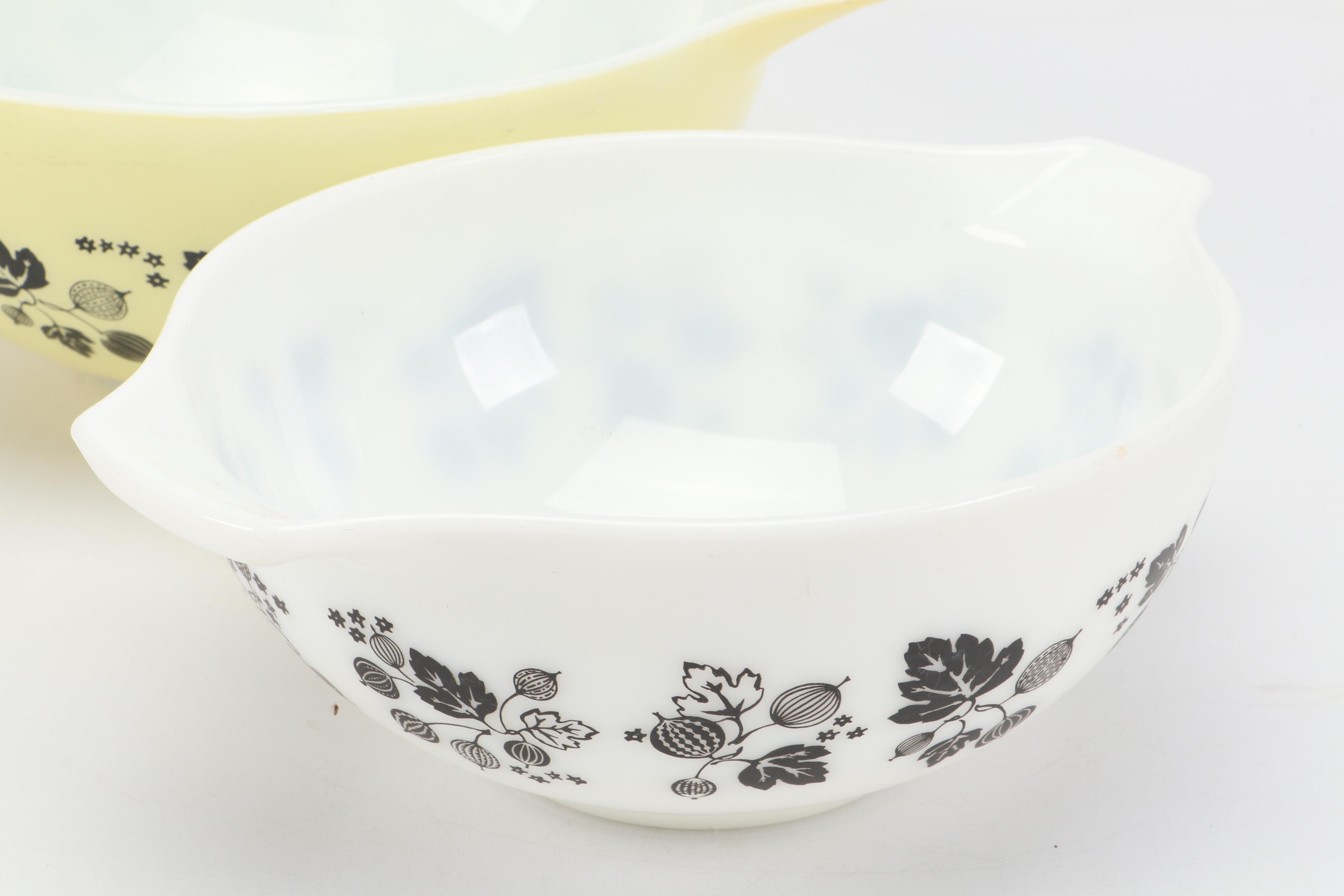 Pyrex "Gooseberry" Glass Mixing Bowls and Rectangular Baking Dish, 1957-1962