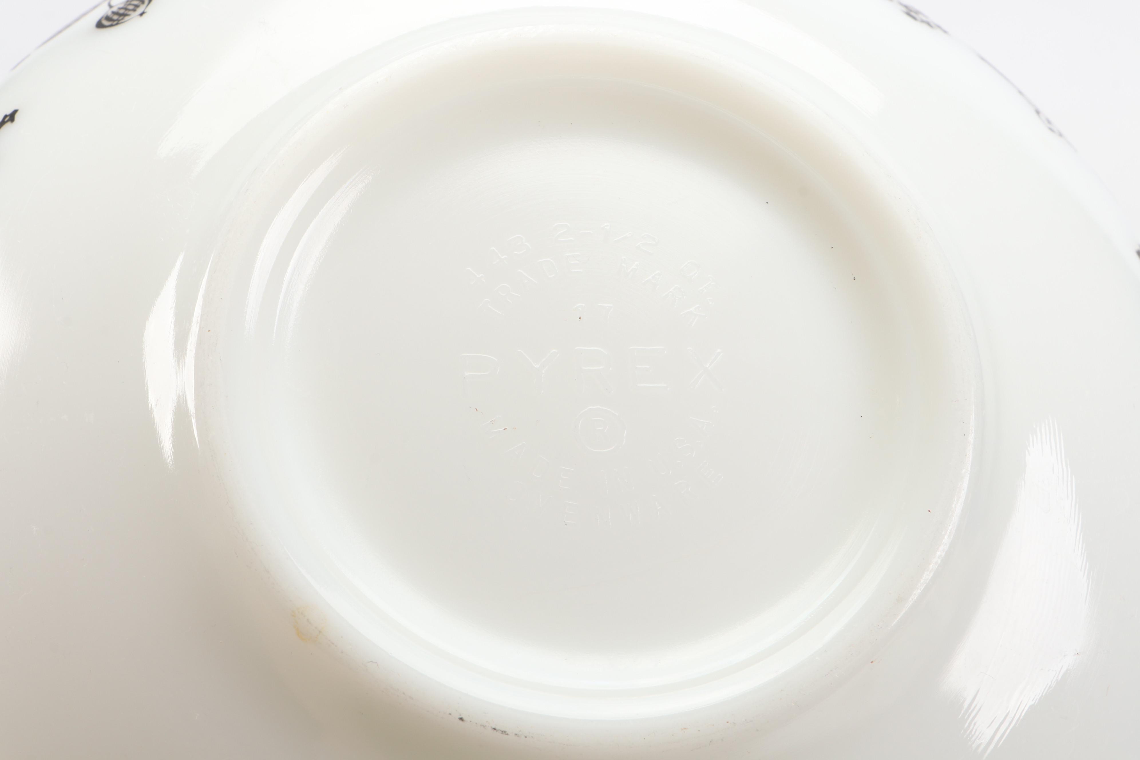 Pyrex "Gooseberry" Glass Mixing Bowls and Rectangular Baking Dish, 1957-1962