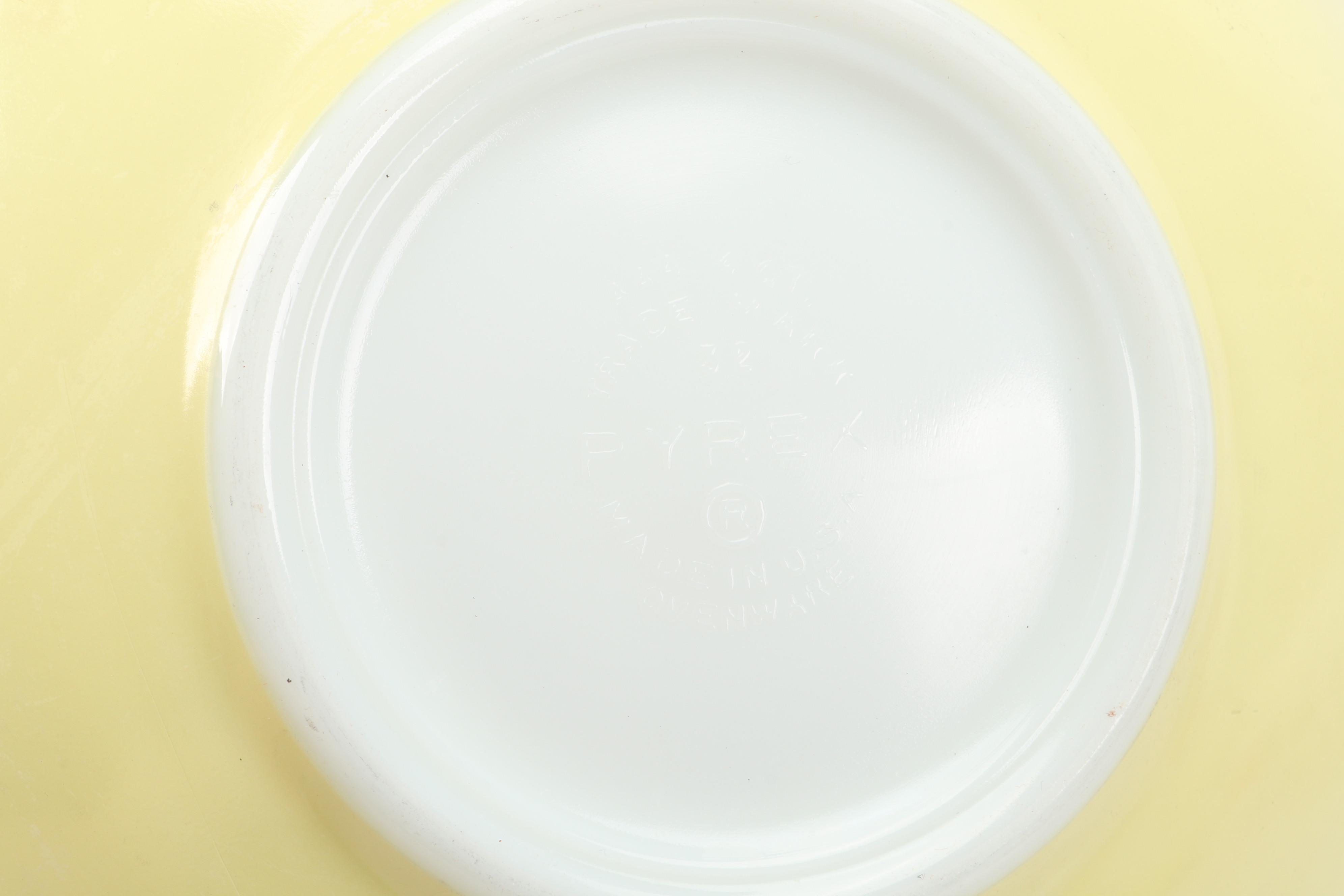 Pyrex "Gooseberry" Glass Mixing Bowls and Rectangular Baking Dish, 1957-1962