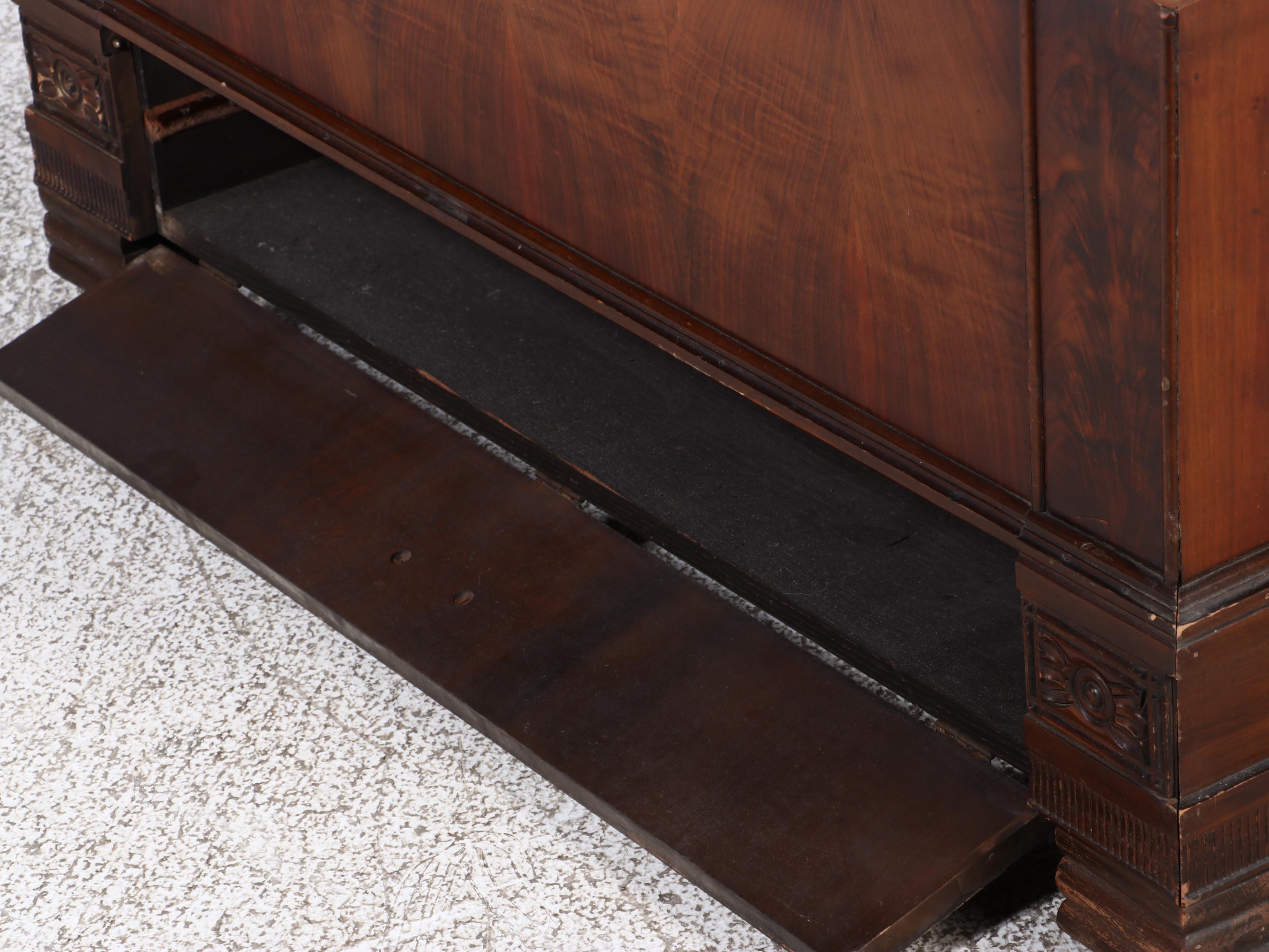 Ed. Roos Company Art Deco Waterfall Blanket Chest, Early 20th Century