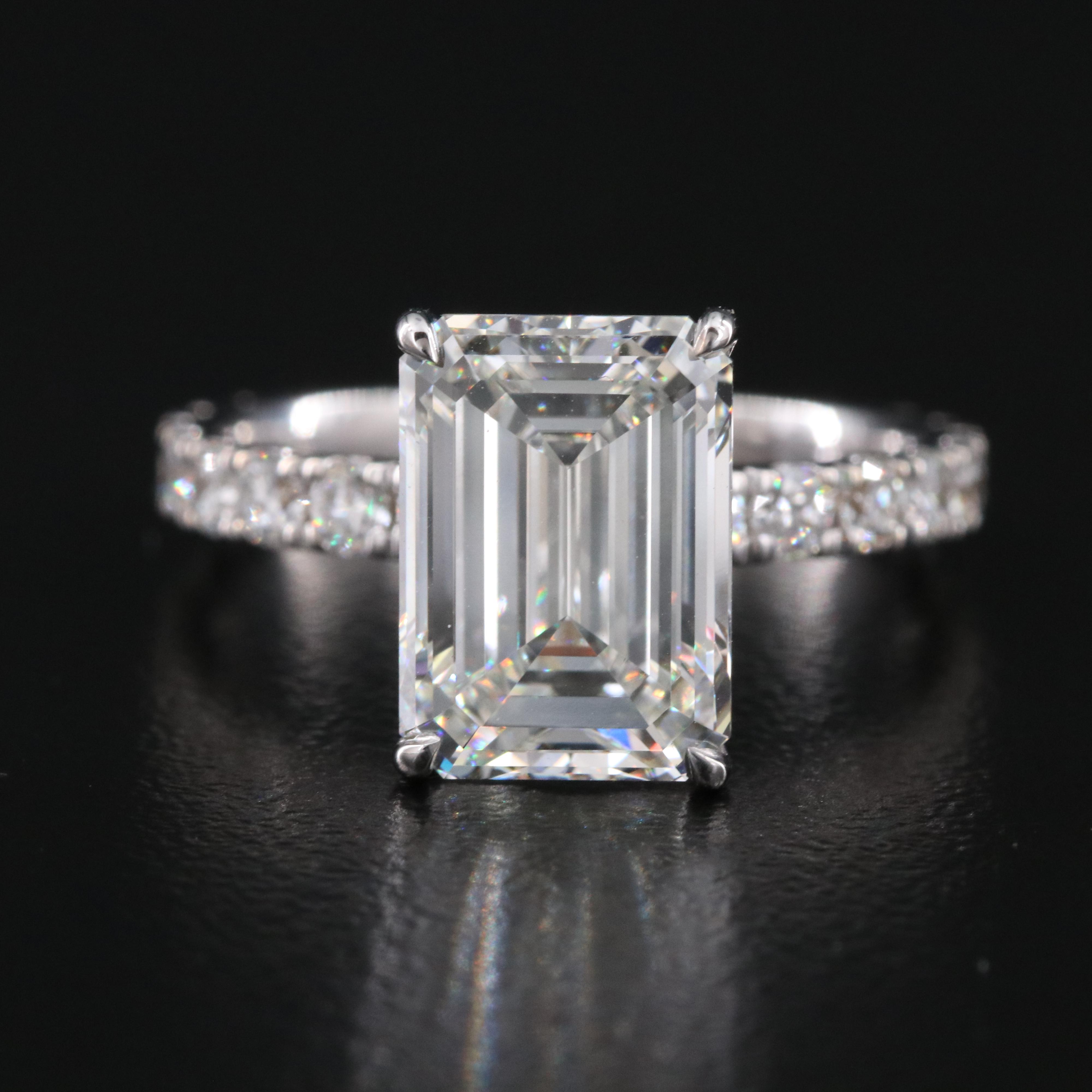 18K 5.25 CTW Diamond Ring with Online IGI Report and Lab Grown Center