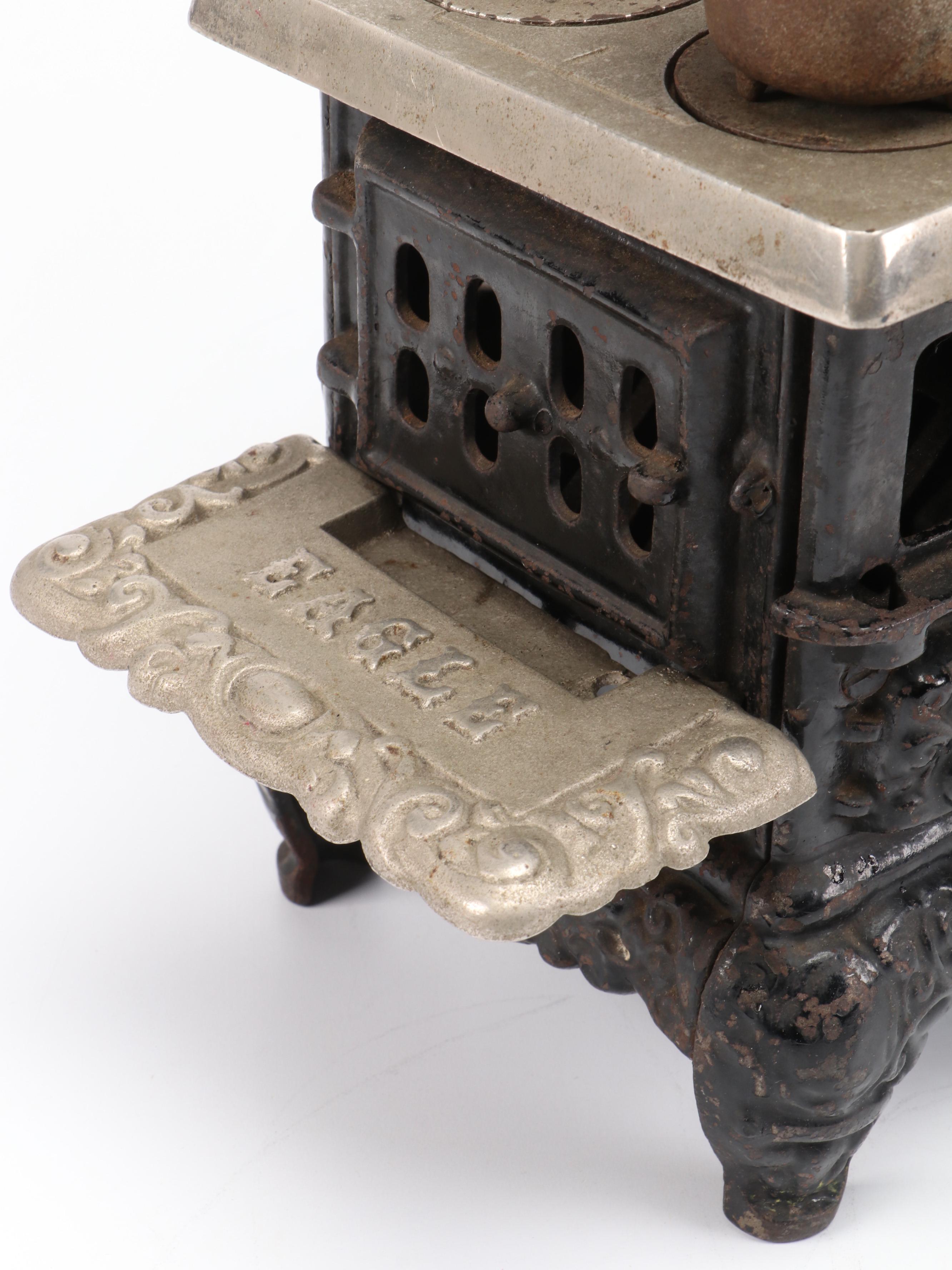 Lancaster "Eagle" Cast Iron Cast Iron Miniature Toy Stove, Early–Mid-20th C.
