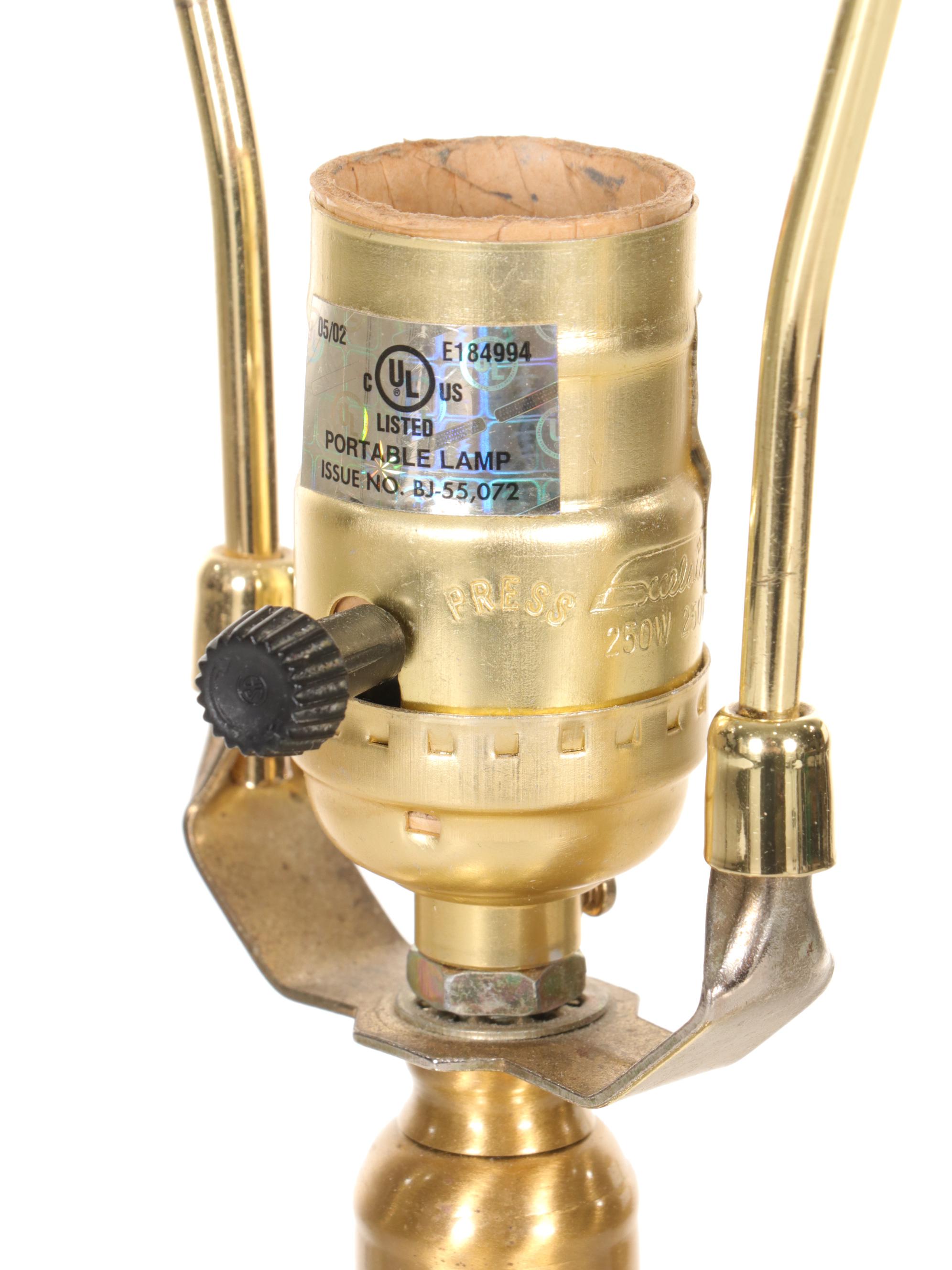 Oriental Accent Ceramic Urn Shaped Table Lamp