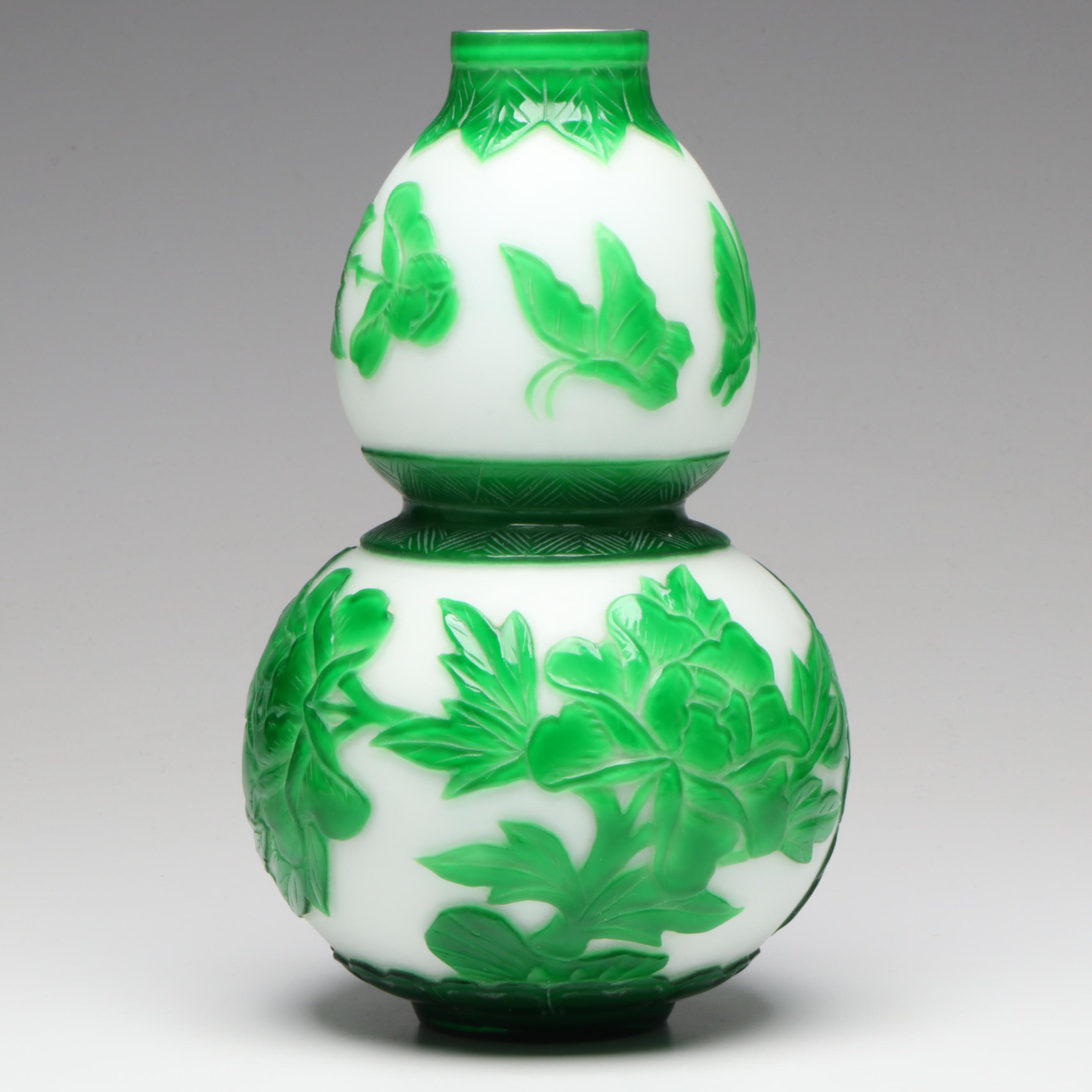 Chinese Cameo Glass Gourd Vase, Early to Mid-20th Century