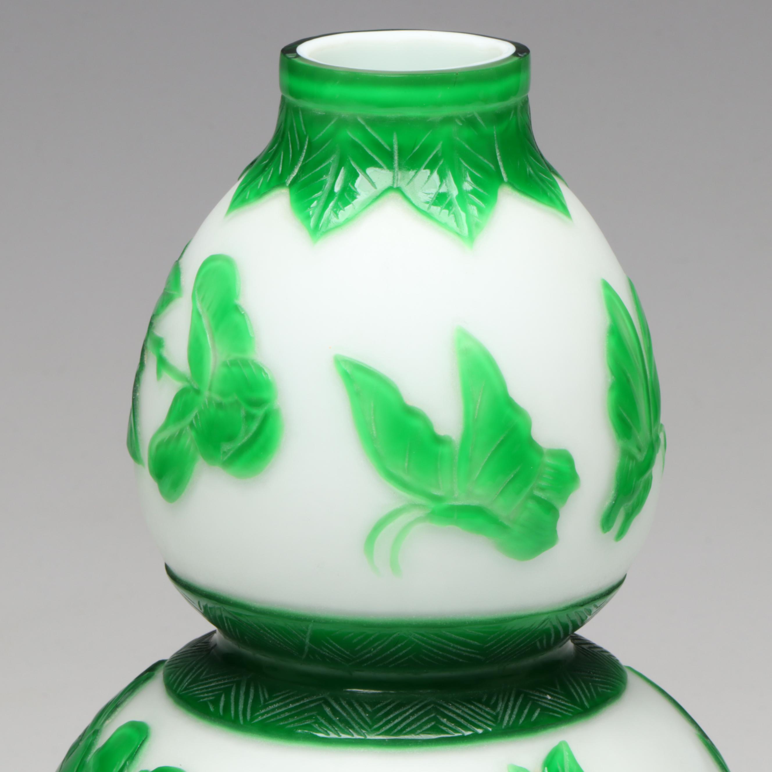 Chinese Cameo Glass Gourd Vase, Early to Mid-20th Century