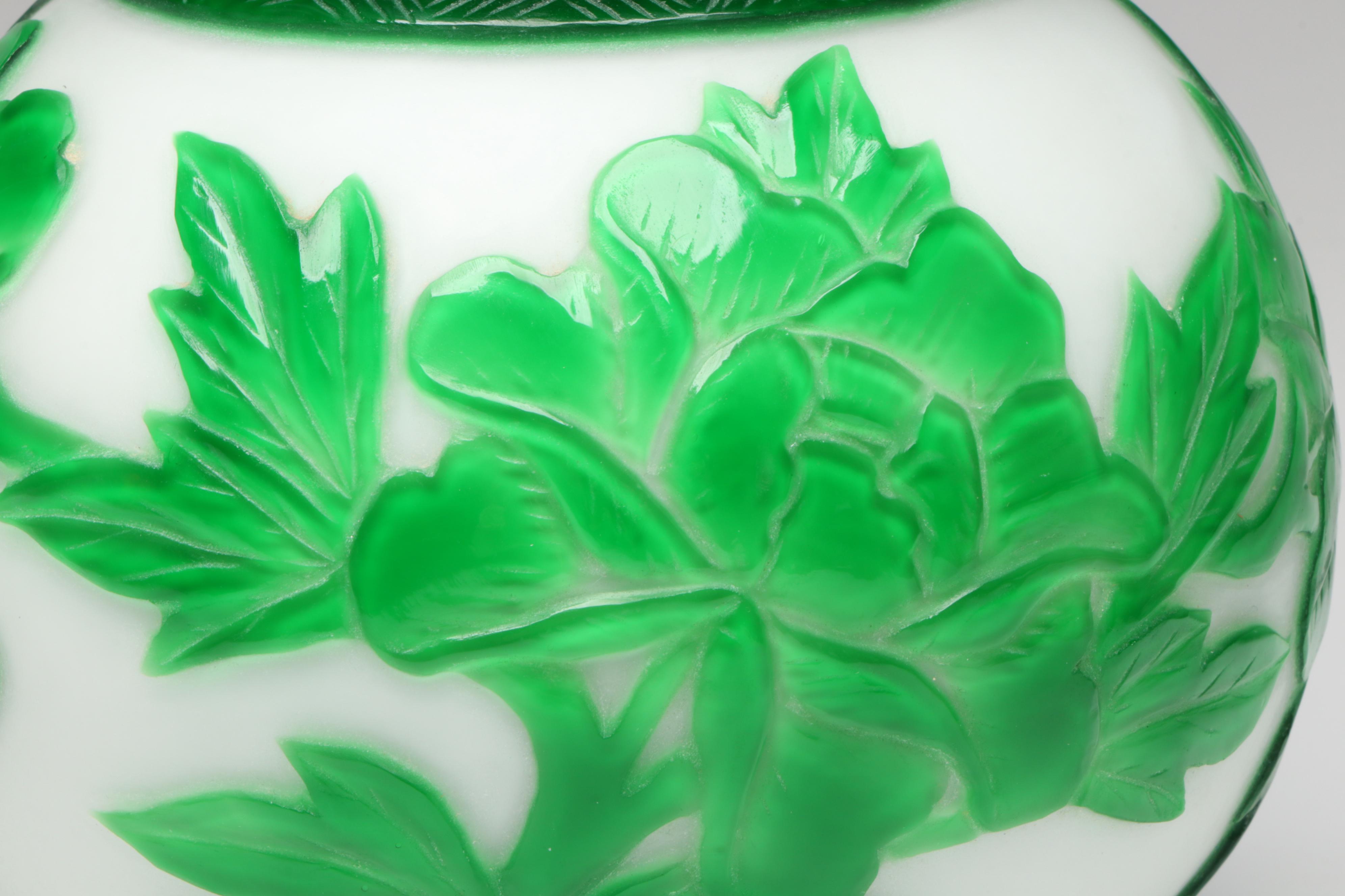 Chinese Cameo Glass Gourd Vase, Early to Mid-20th Century