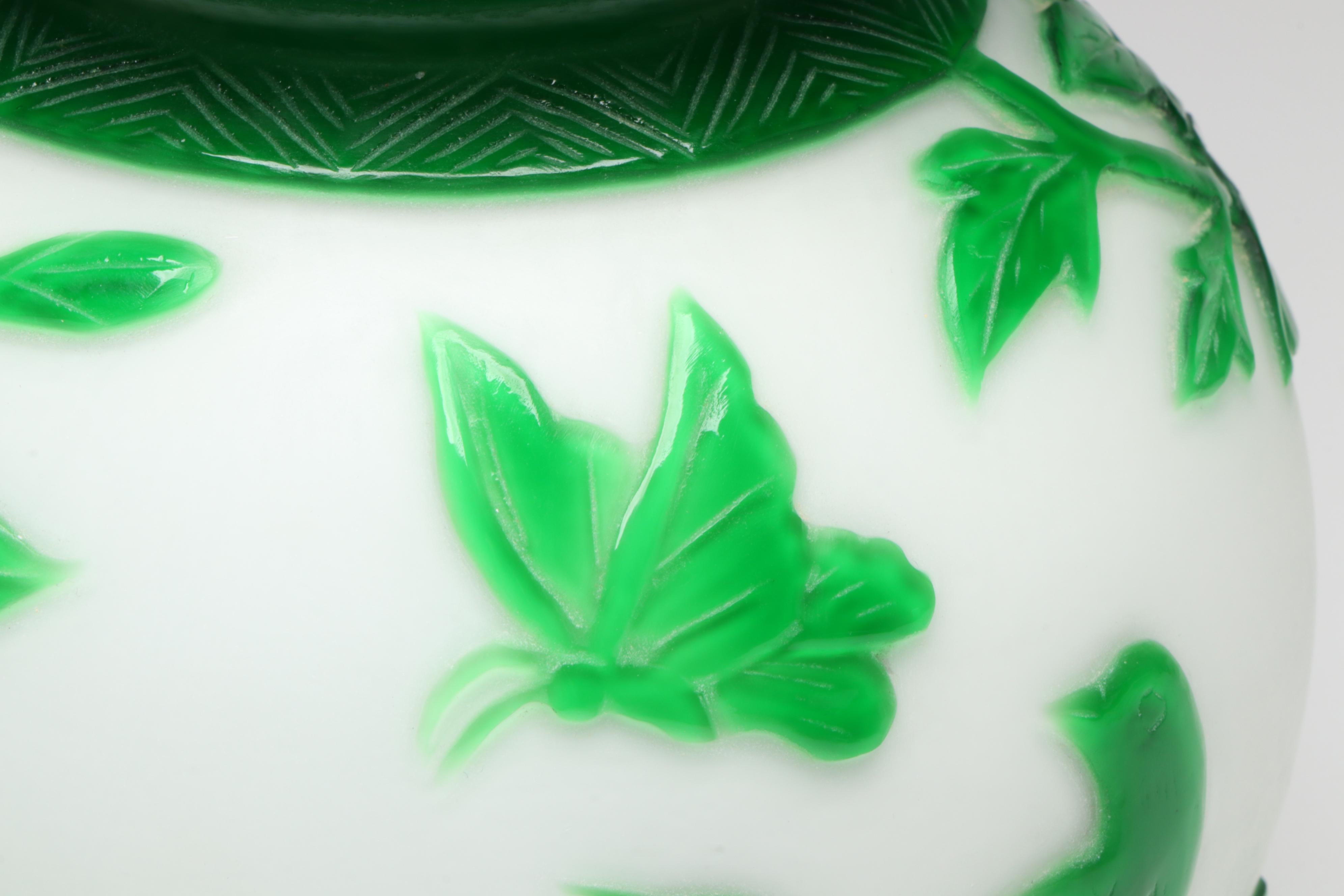 Chinese Cameo Glass Gourd Vase, Early to Mid-20th Century