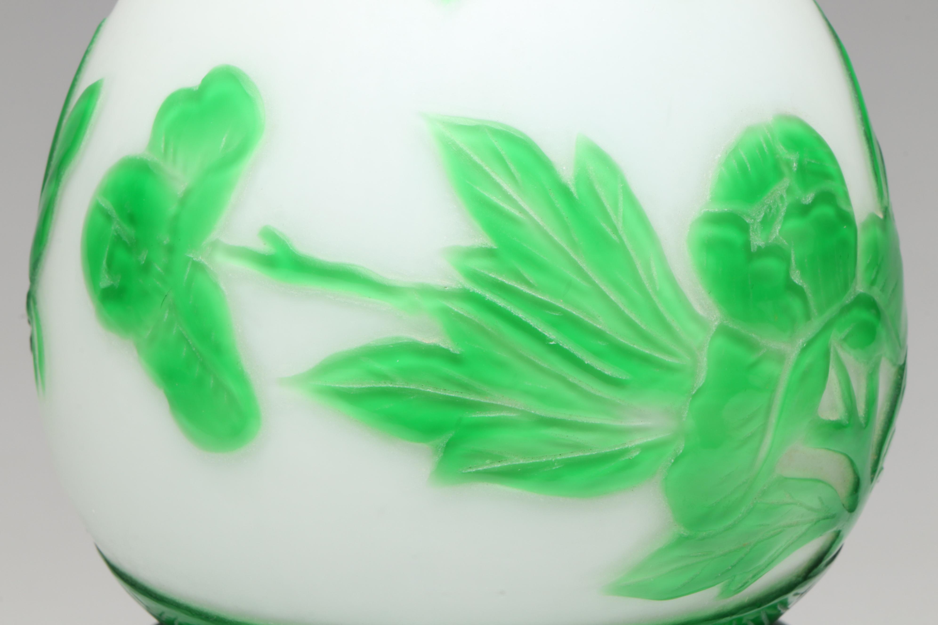 Chinese Cameo Glass Gourd Vase, Early to Mid-20th Century