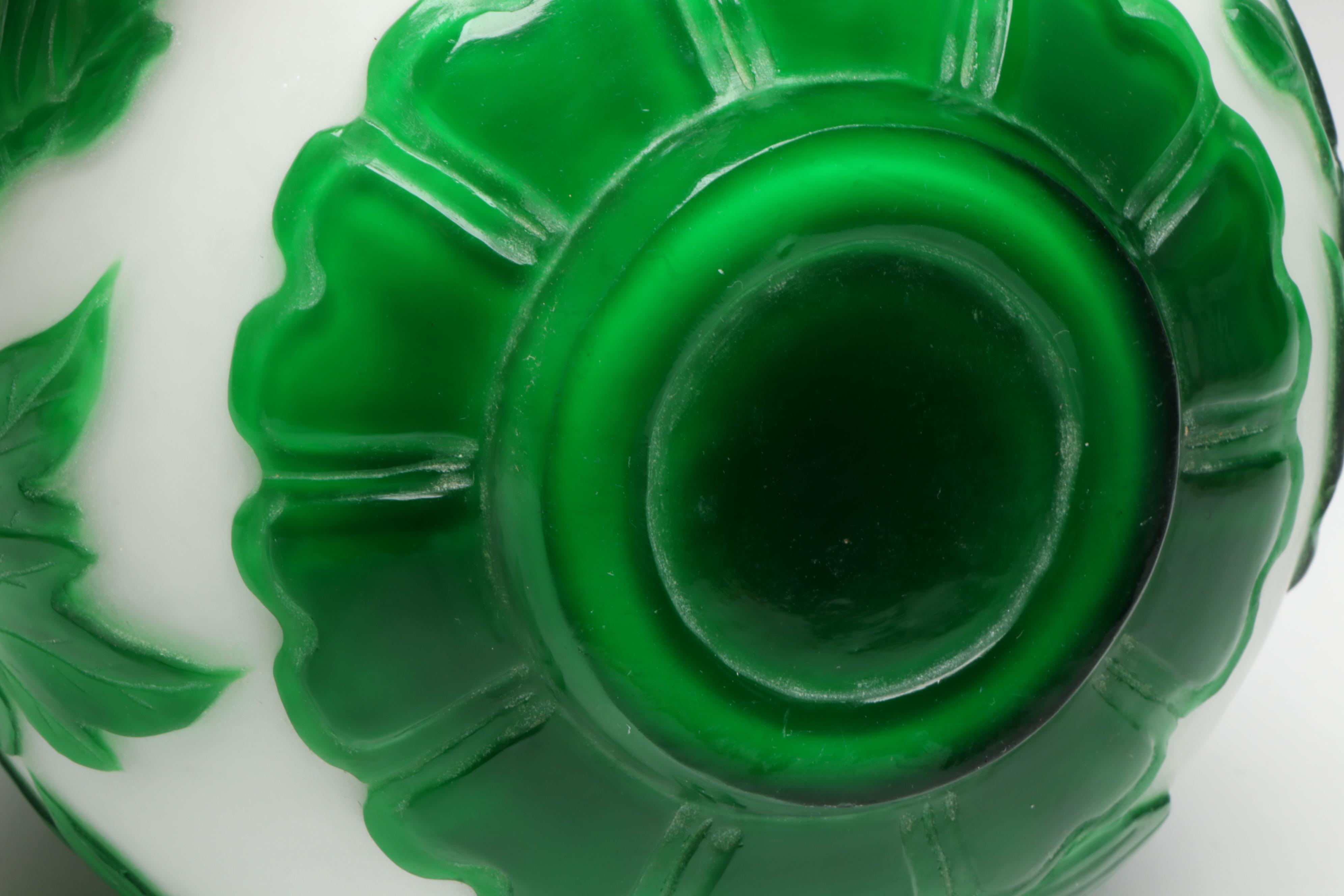 Chinese Cameo Glass Gourd Vase, Early to Mid-20th Century