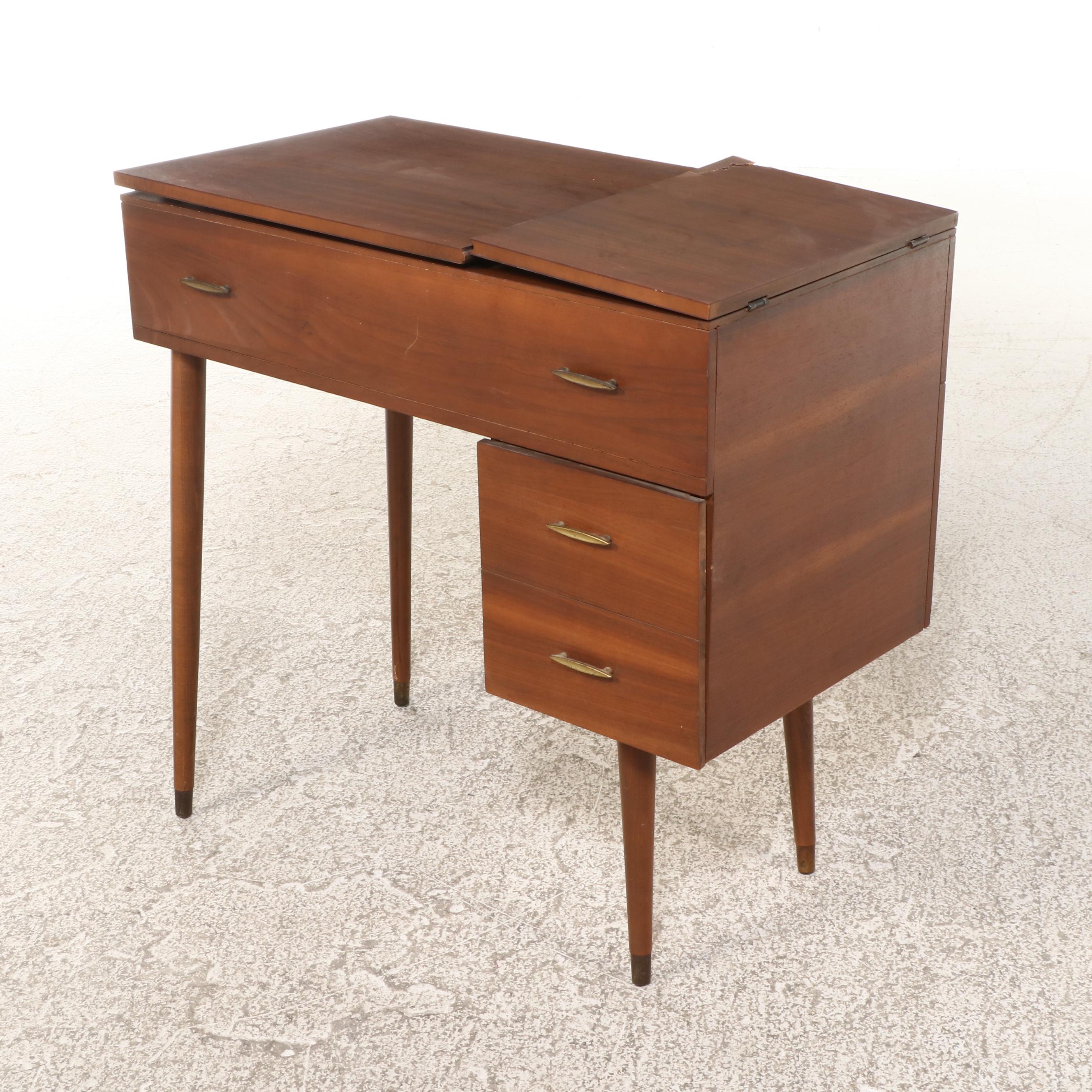 Singer Touch & Sew Deluxe Zig-Zag Model 620 Sewing Machine and Table