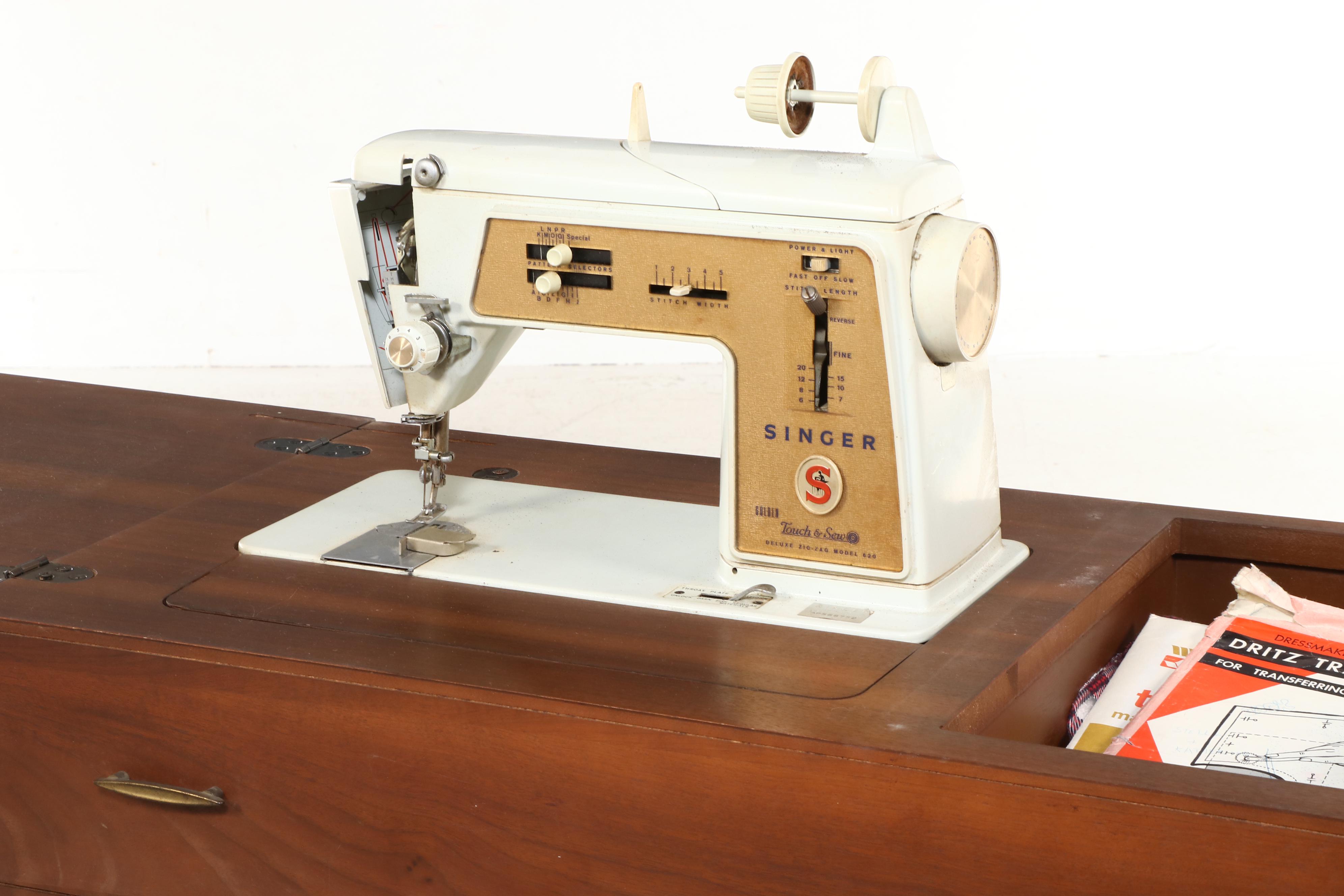 Singer Touch & Sew Deluxe Zig-Zag Model 620 Sewing Machine and Table