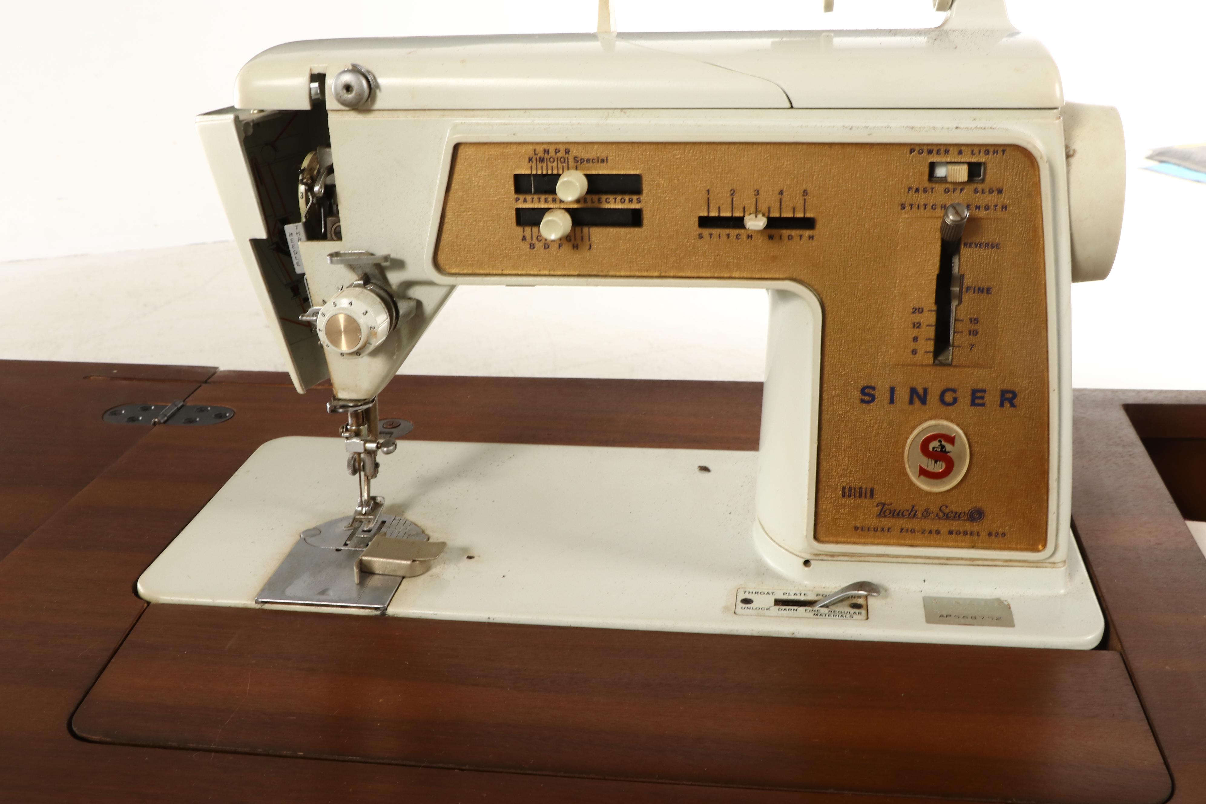 Singer Touch & Sew Deluxe Zig-Zag Model 620 Sewing Machine and Table