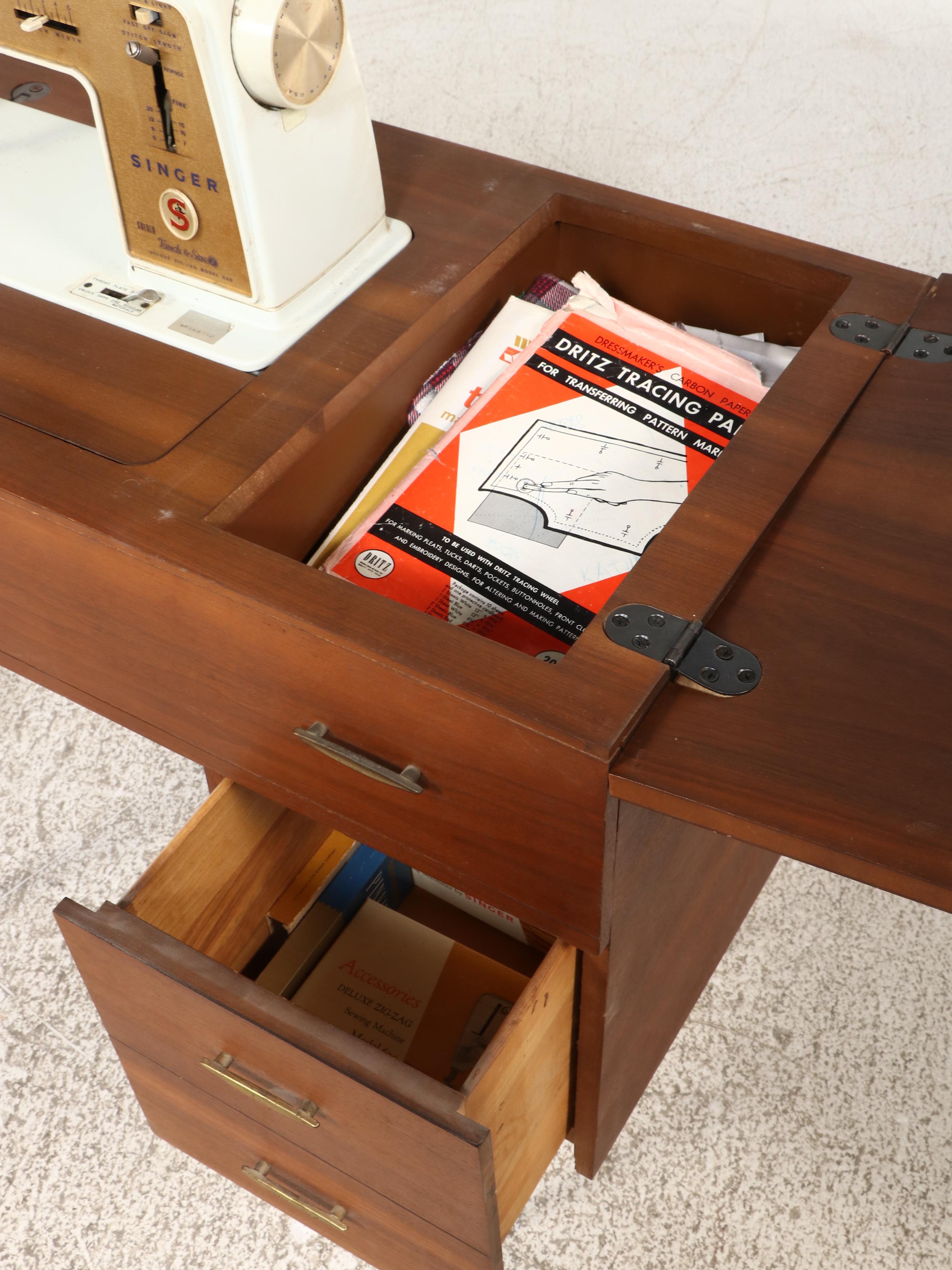 Singer Touch & Sew Deluxe Zig-Zag Model 620 Sewing Machine and Table