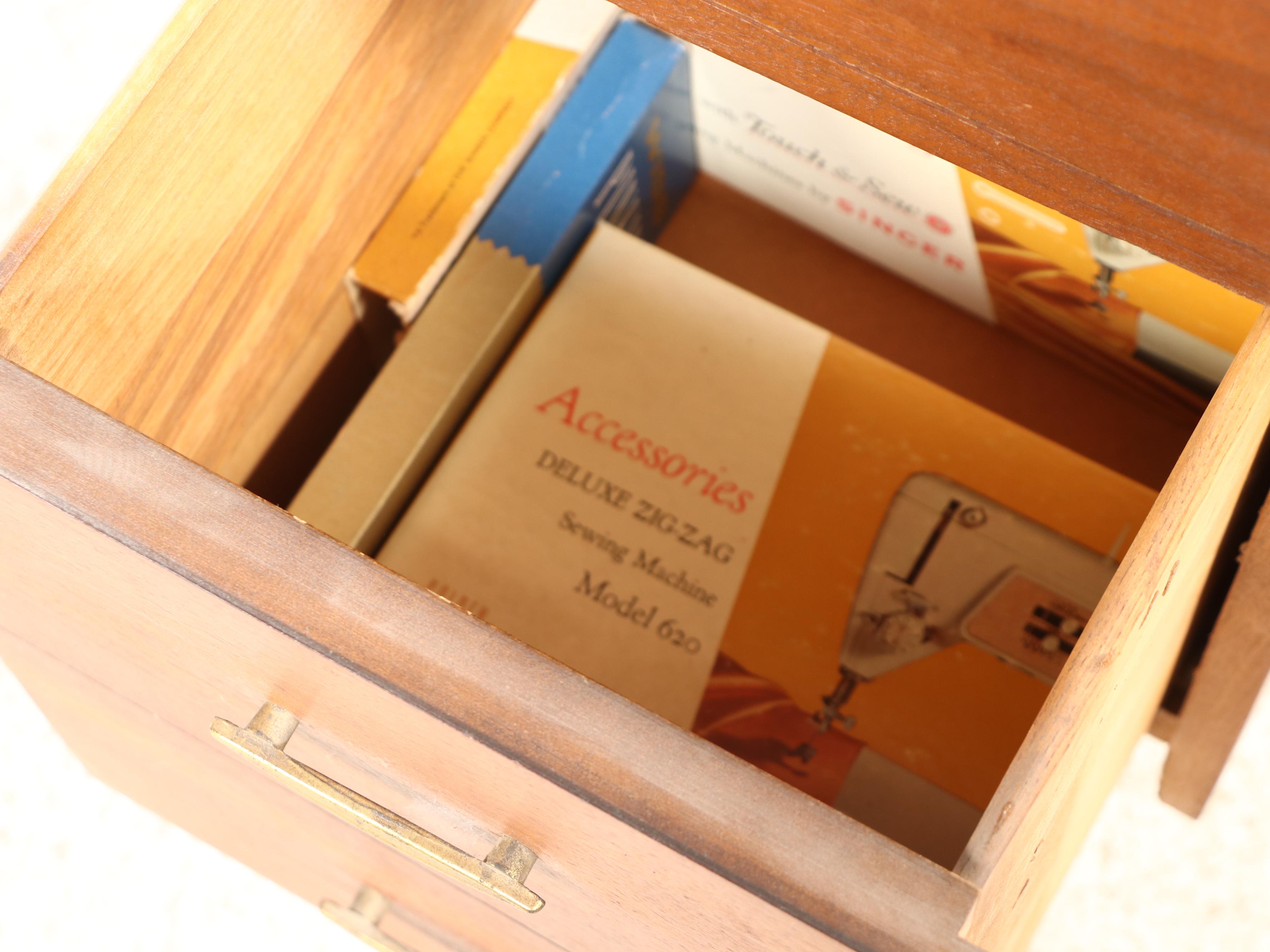 Singer Touch & Sew Deluxe Zig-Zag Model 620 Sewing Machine and Table