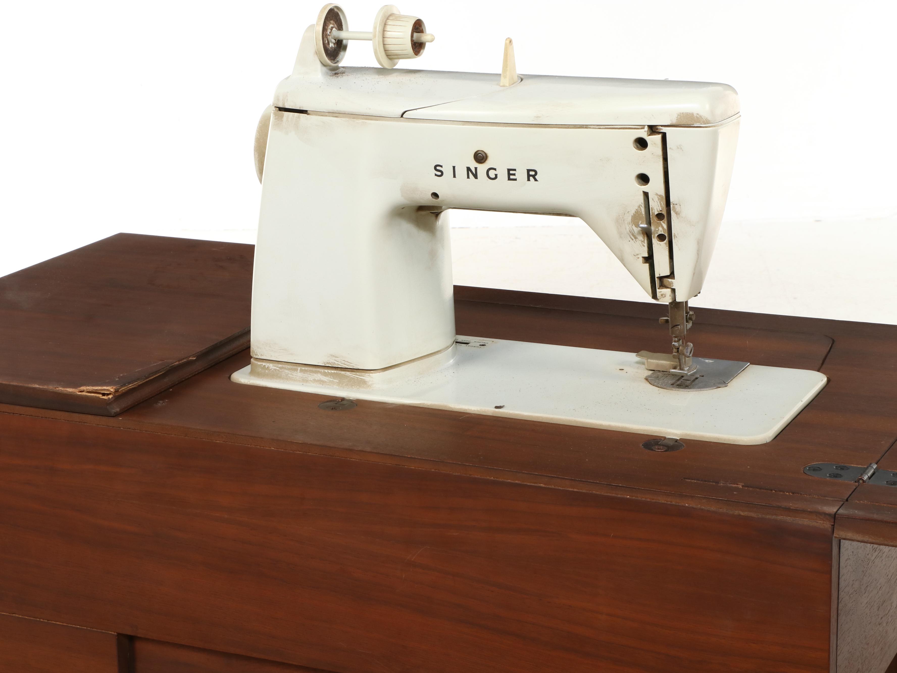 Singer Touch & Sew Deluxe Zig-Zag Model 620 Sewing Machine and Table