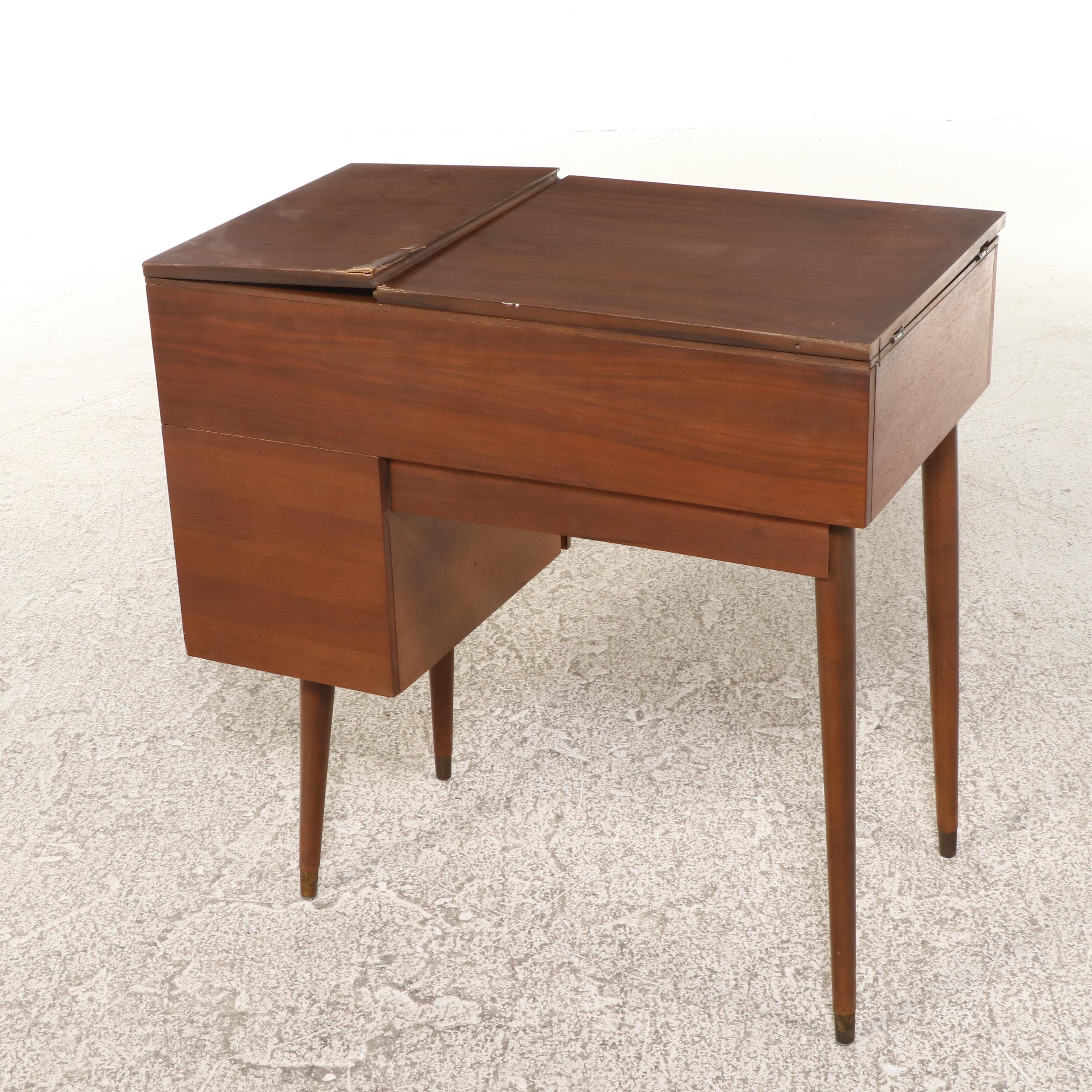 Singer Touch & Sew Deluxe Zig-Zag Model 620 Sewing Machine and Table