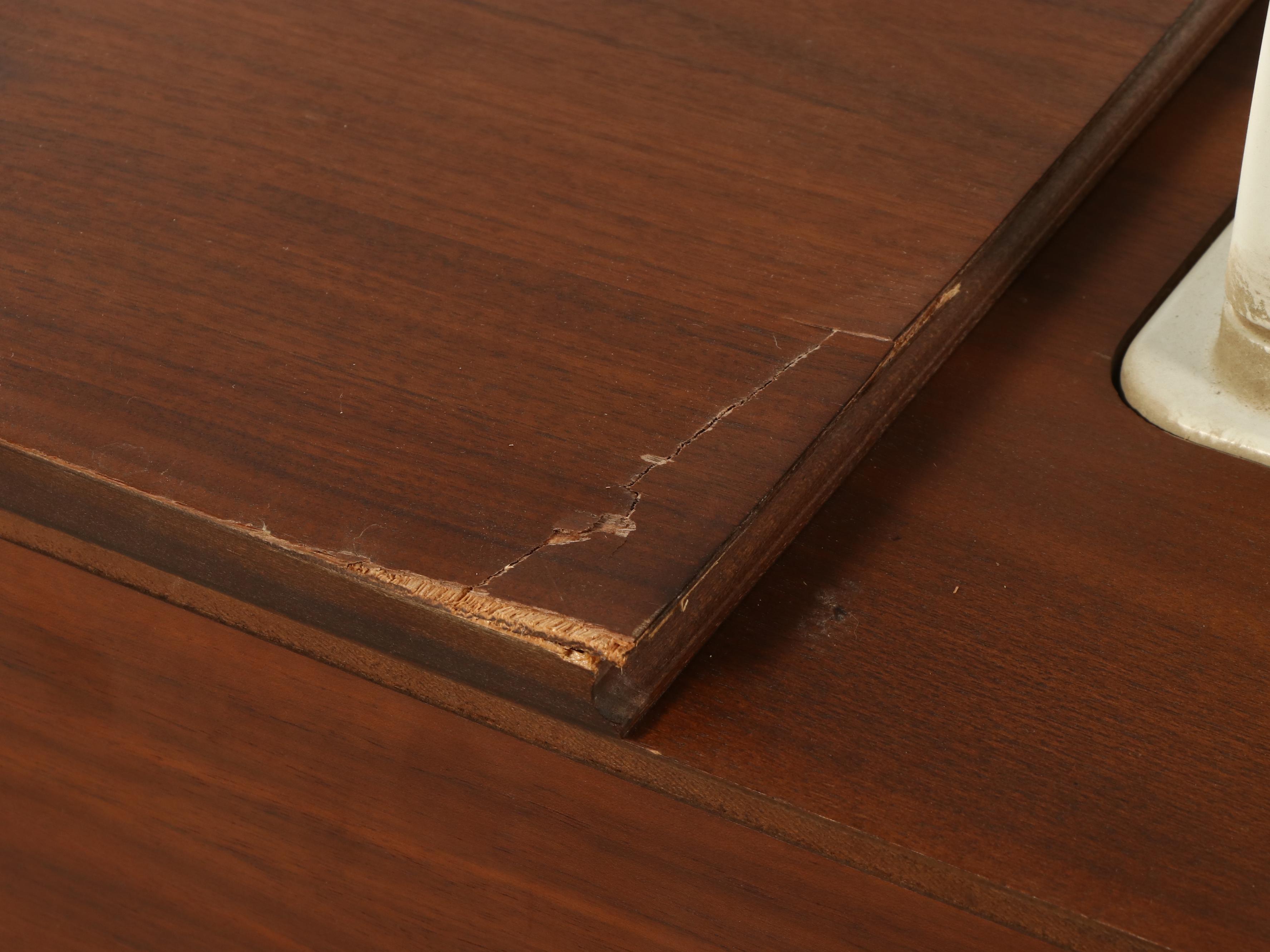 Singer Touch & Sew Deluxe Zig-Zag Model 620 Sewing Machine and Table