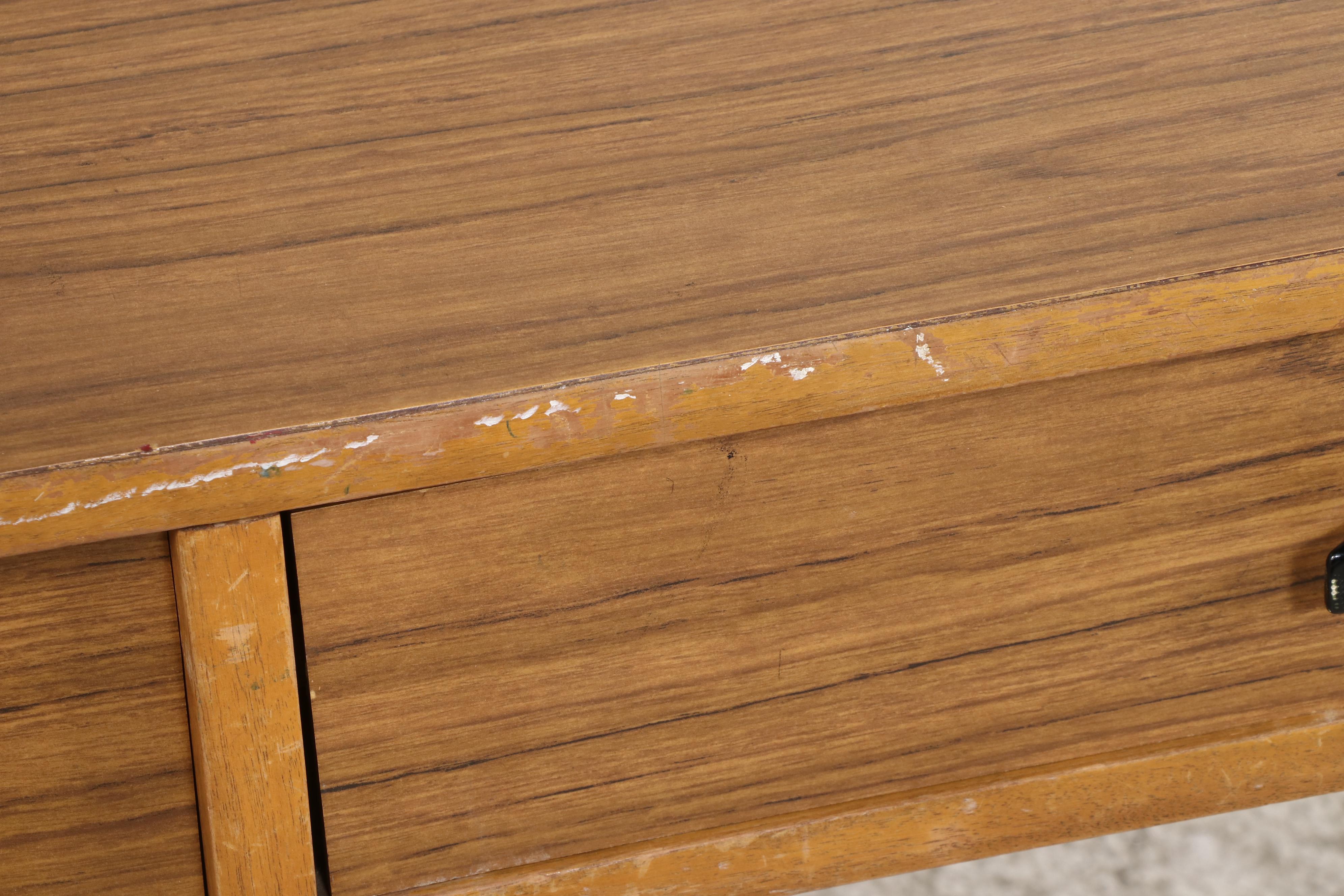 Mid Century Modern Walnut Finish Desk, Mid to Late 20th Century