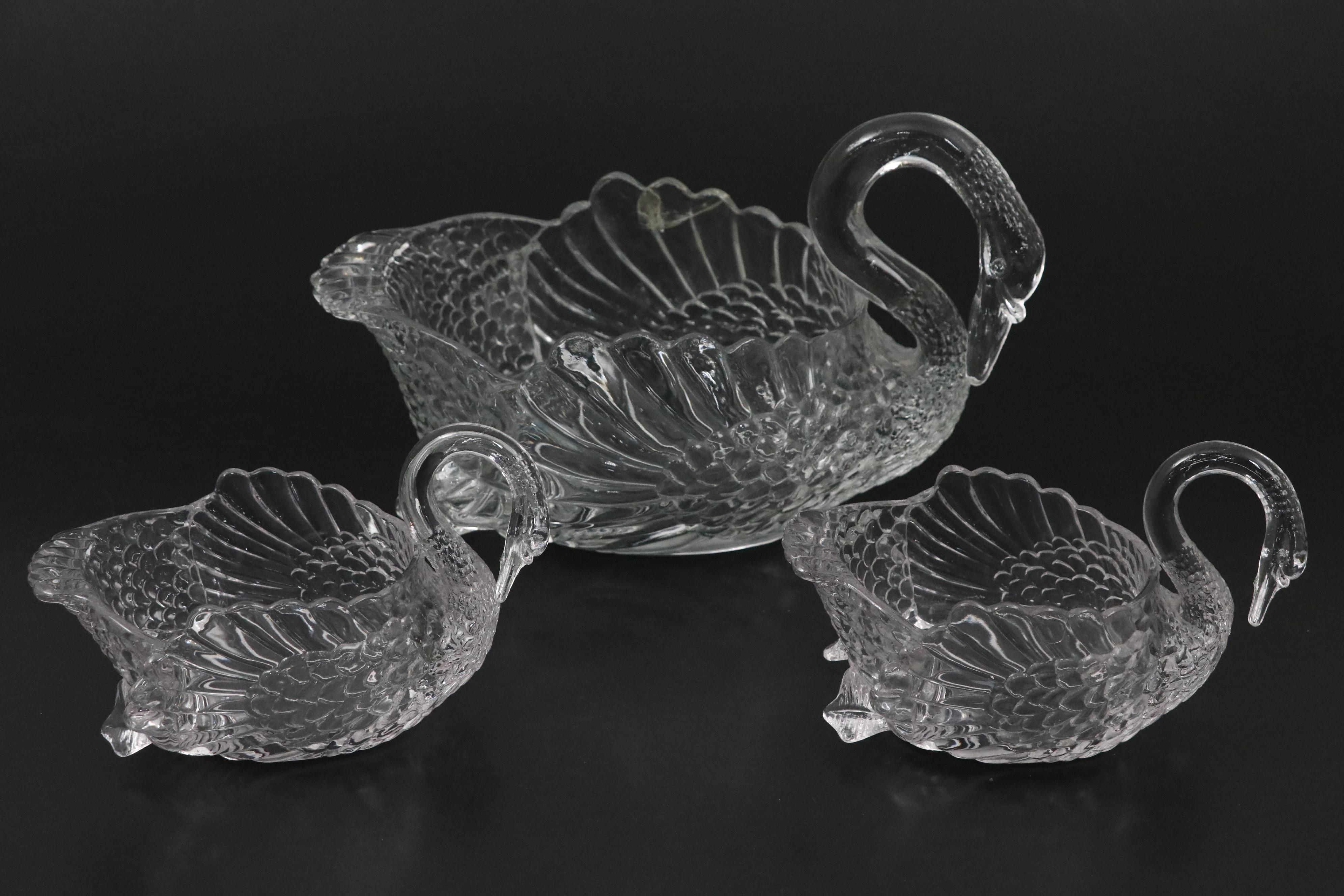 Cambridge "Cambridge Swans" Glass Bowl with Other Glass Swan Table Décor
