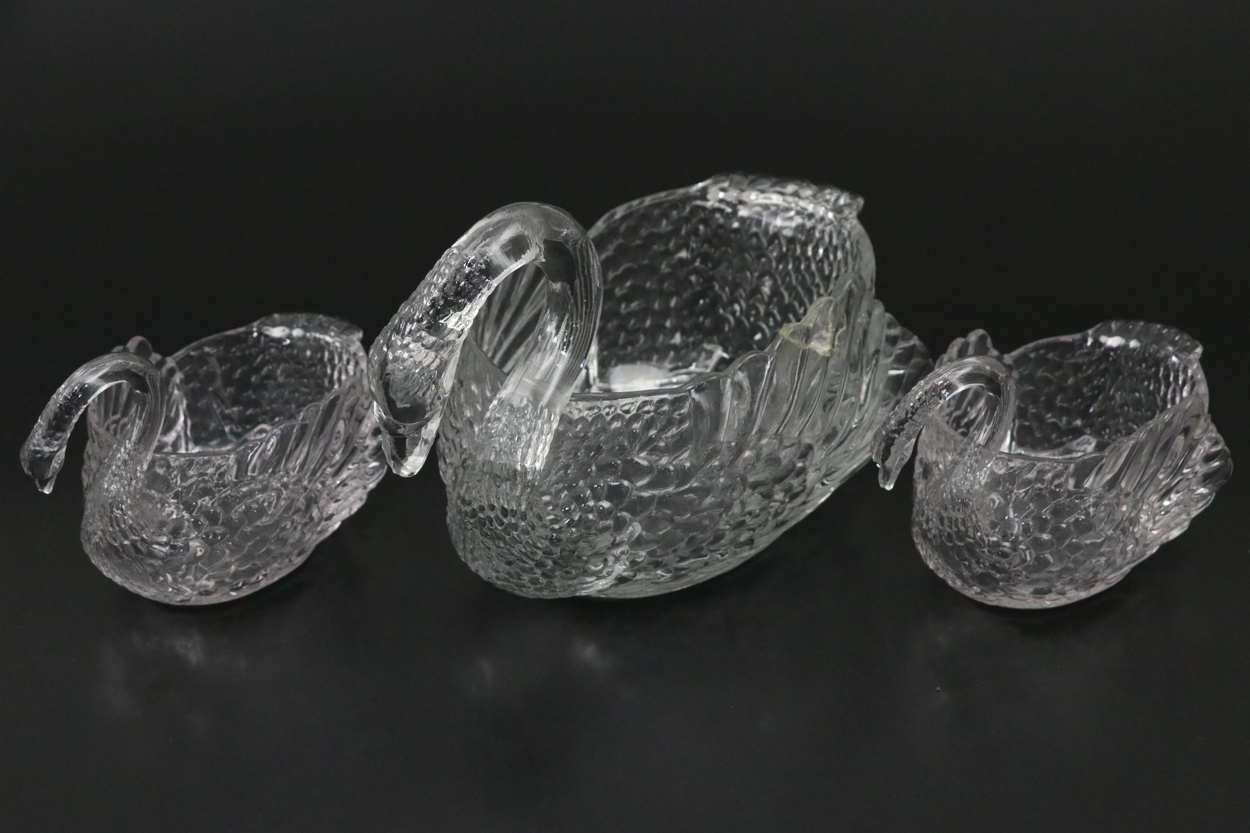 Cambridge "Cambridge Swans" Glass Bowl with Other Glass Swan Table Décor